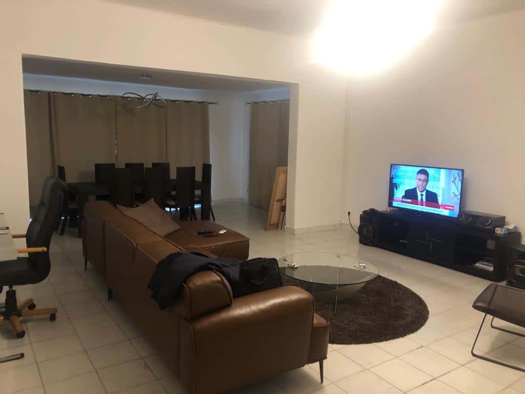 Maison (Villa) à louer - Douala, Bonapriso, Rue njo njo - 1 salon(s), 4 chambre(s), 3 salle(s) de bains - 2 500 000 FCFA / mois