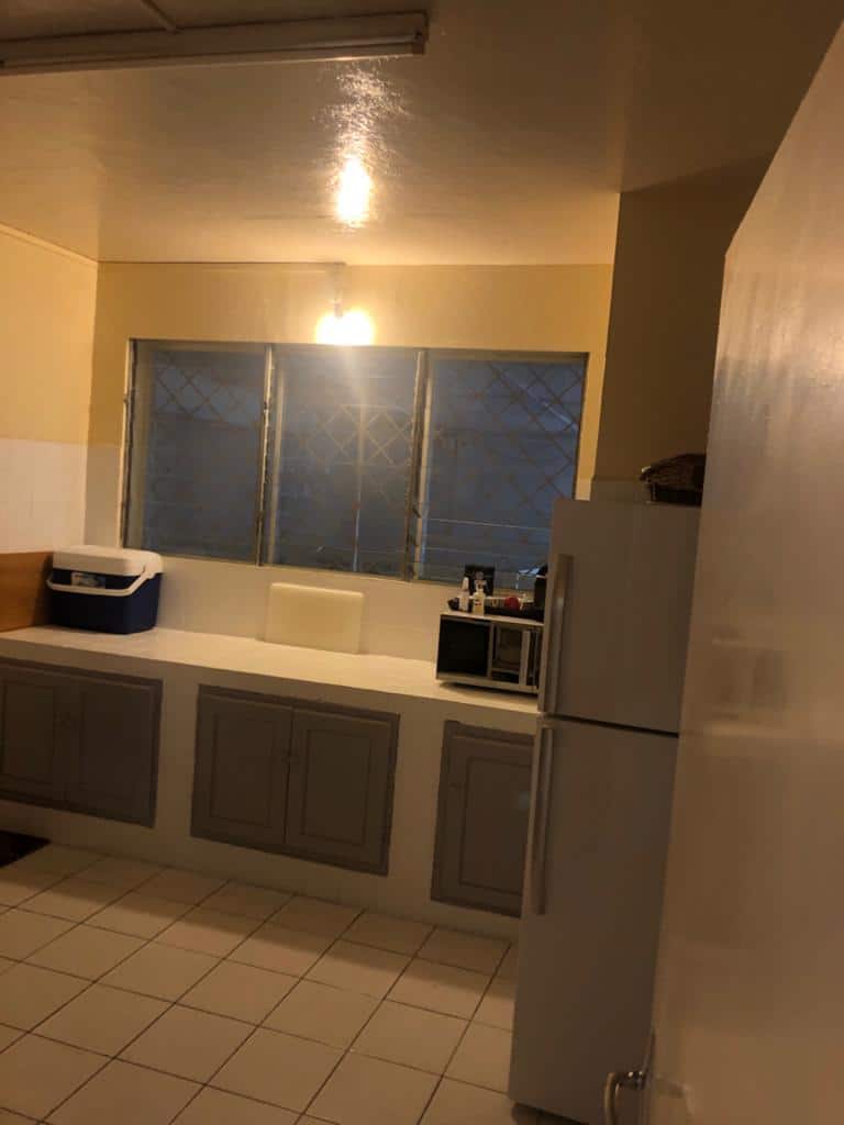 Maison (Villa) à louer - Douala, Bonapriso, Rue njo njo - 1 salon(s), 4 chambre(s), 3 salle(s) de bains - 2 500 000 FCFA / mois