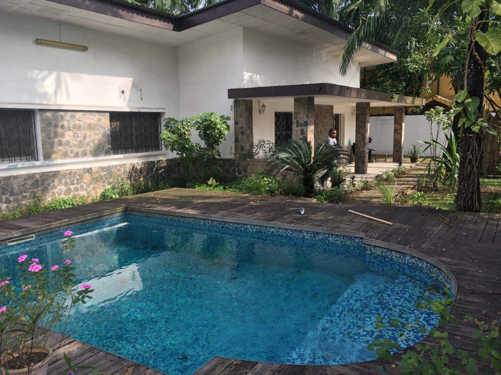 Maison (Villa) à louer - Douala, Bonapriso, Ribambelle - 1 salon(s), 4 chambre(s), 3 salle(s) de bains - 2 500 000 FCFA / mois