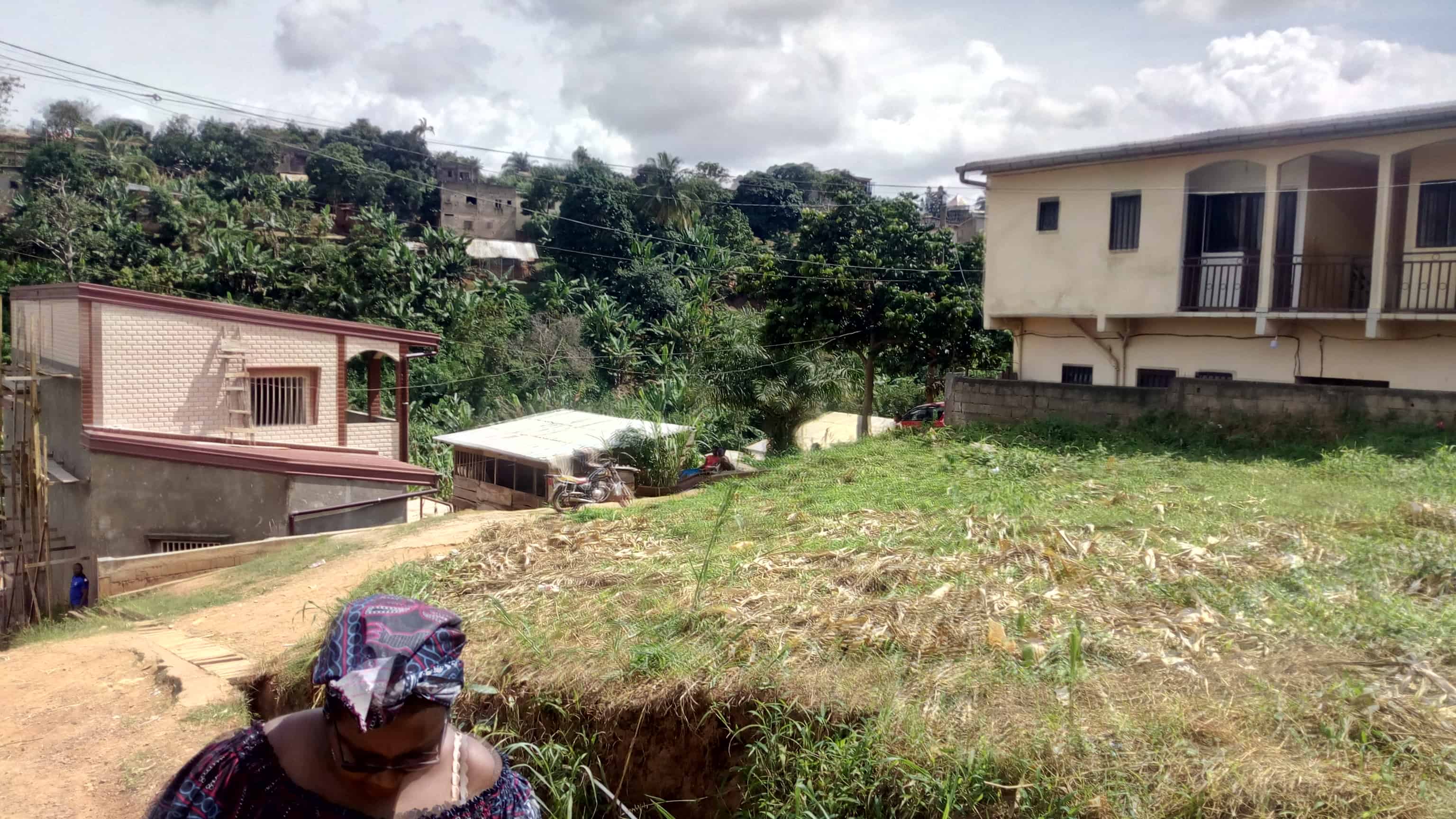 Terrain à vendre à Yaoundé, Nkolmeseng 400 m2 6 800 000 FCFA