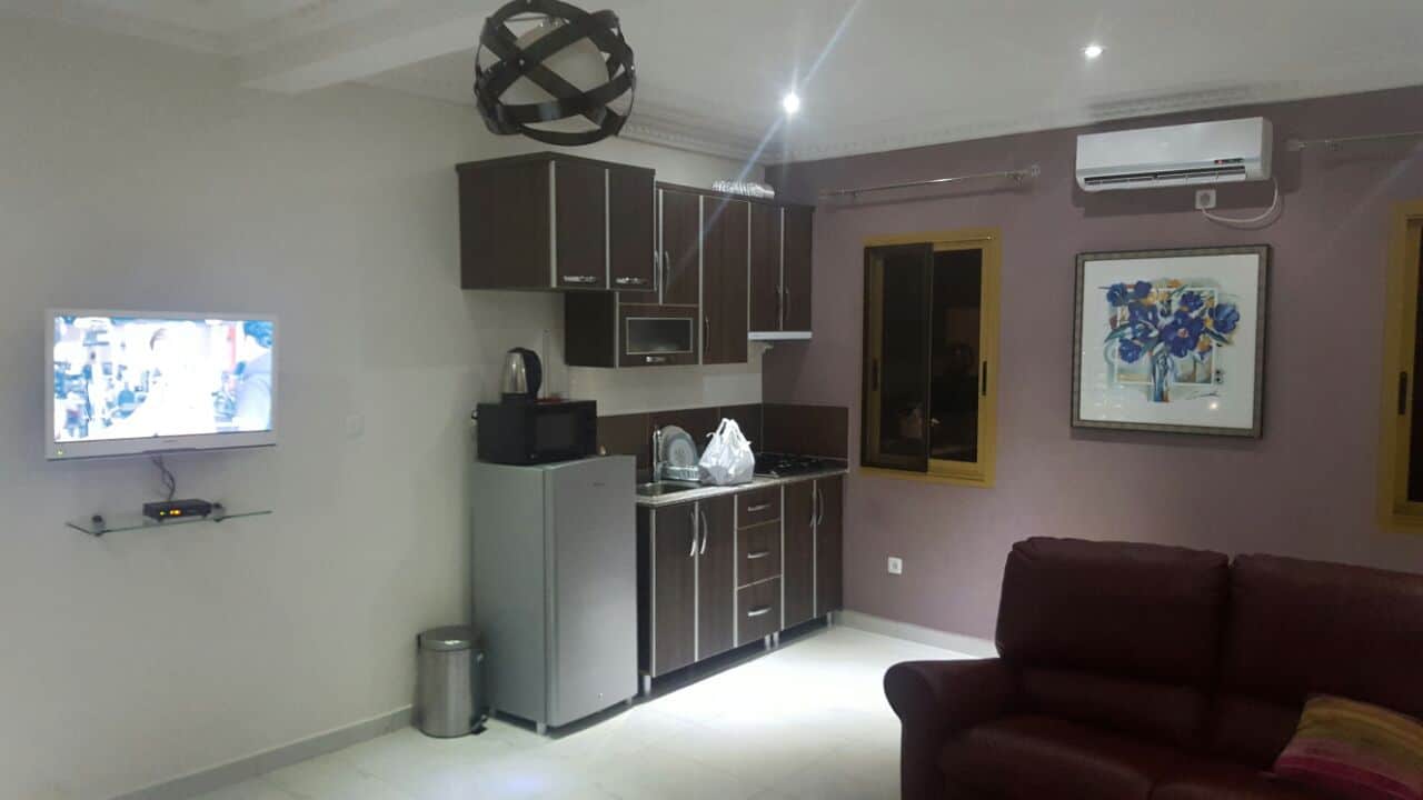 Apartment to rent - Yaoundé, Bastos, dragage - 1 living room(s), 2 bedroom(s), 2 bathroom(s) - 1 200 000 FCFA / month