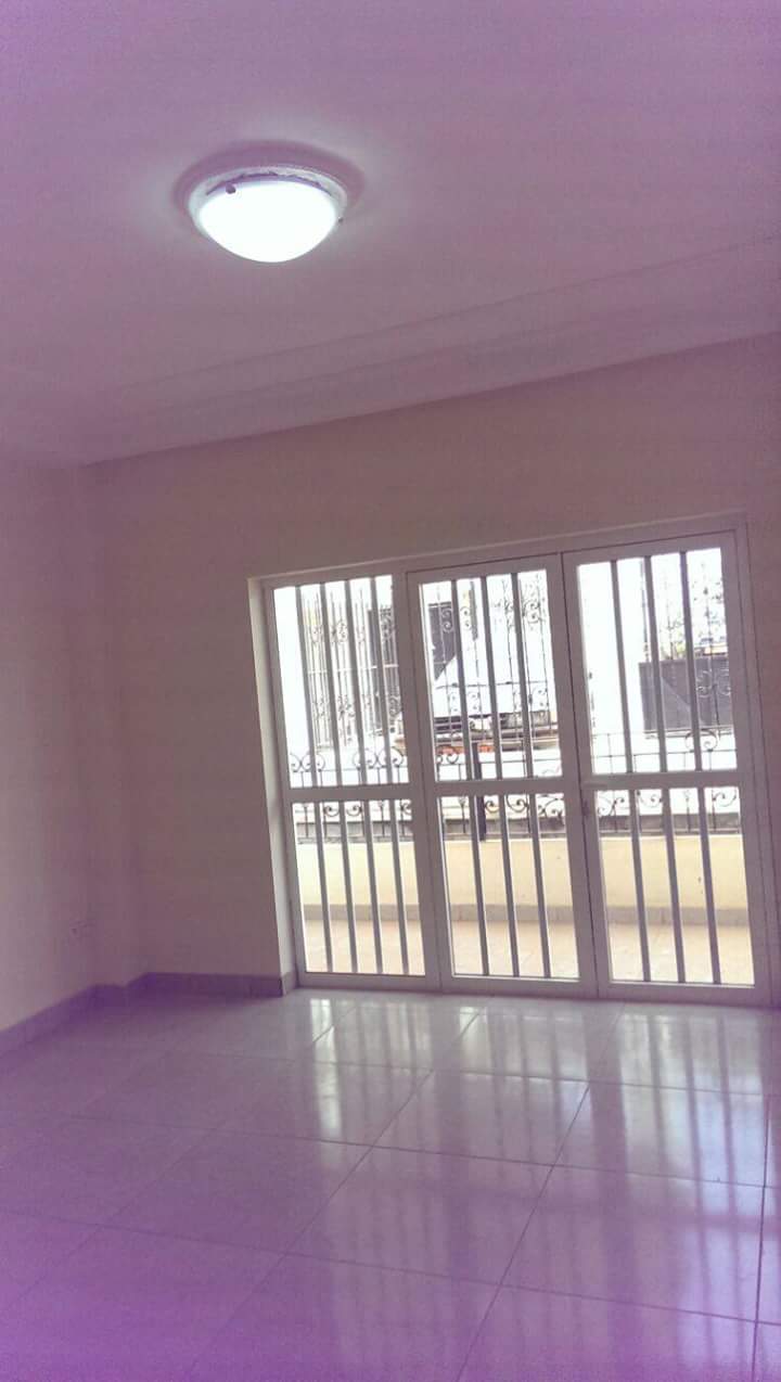 Apartment to rent - Yaoundé, Santa Barbara, Pas loin  de la sonel - 1 living room(s), 2 bedroom(s), 2 bathroom(s) - 265 000 FCFA / month