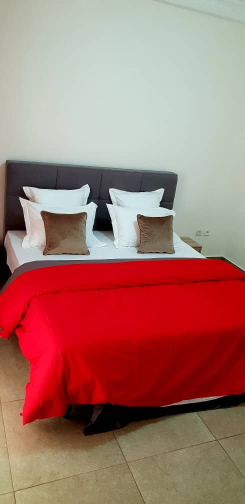 Apartment to rent - Yaoundé, Santa Barbara, Pas loin  de la sonel - 1 living room(s), 2 bedroom(s), 2 bathroom(s) - 265 000 FCFA / month