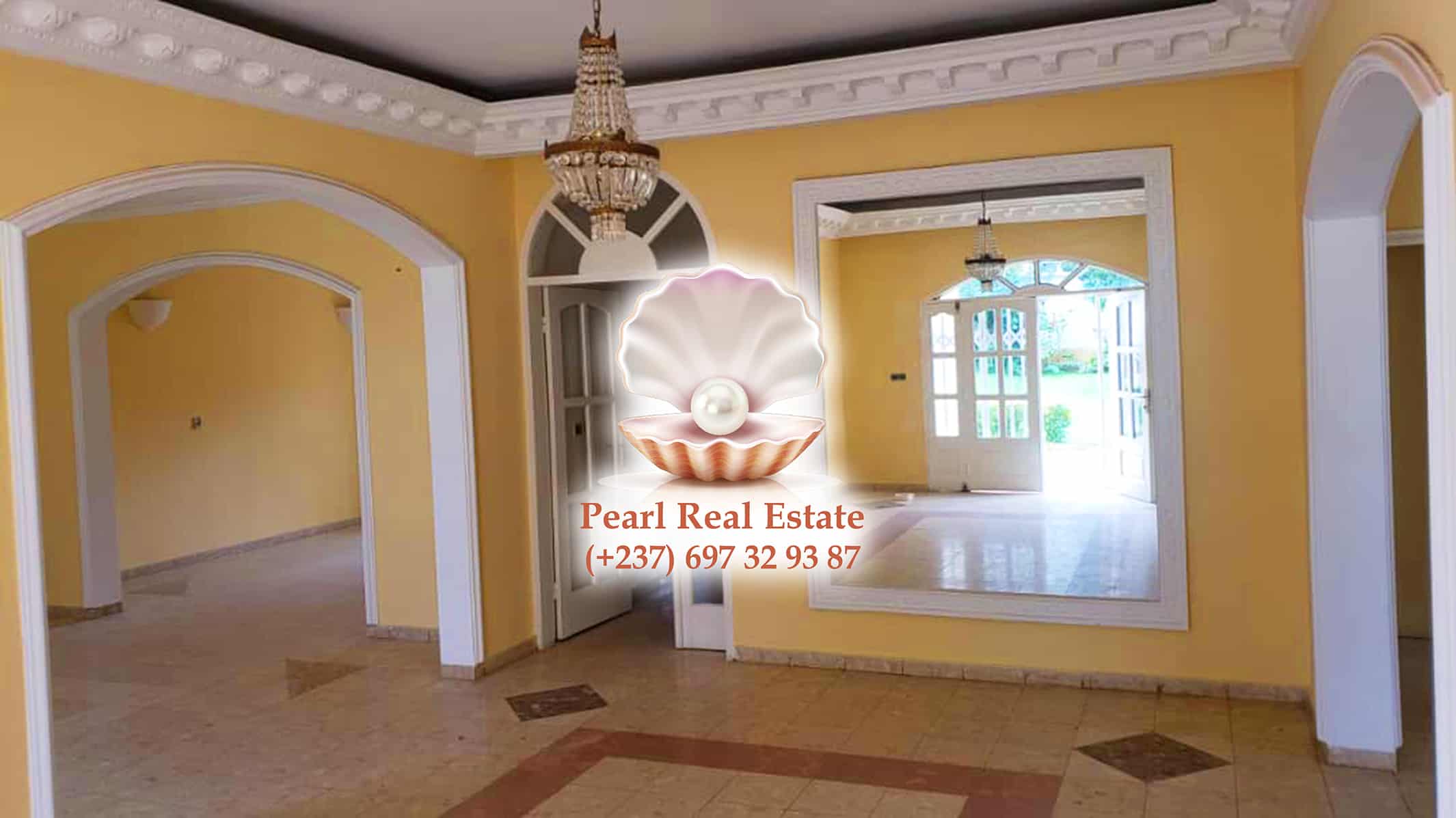 Maison (Duplex) à louer - Yaoundé, Bastos, Ambassade du Nigéria - 1 salon(s), 4 chambre(s), 3 salle(s) de bains - 3 500 000 FCFA / mois