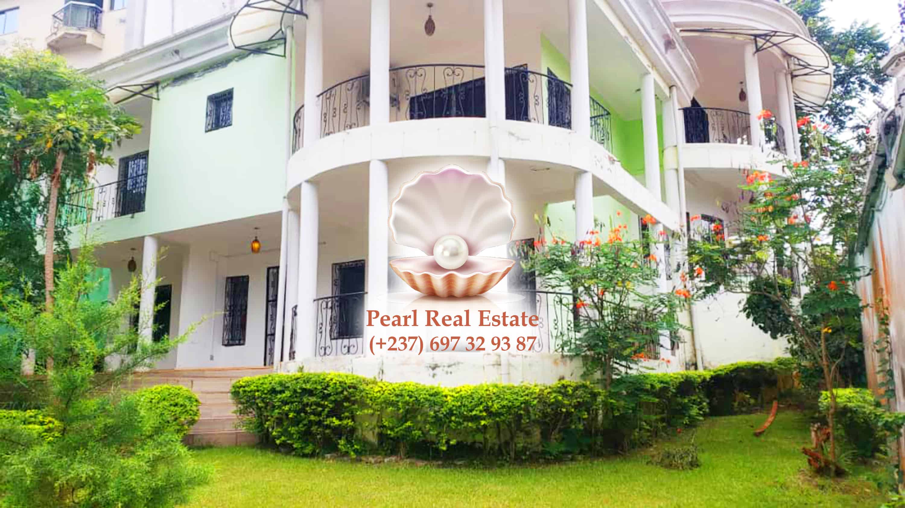 House (Duplex) to rent at Yaoundé, Bastos 5 bedrooms 1 800 000 FCFA