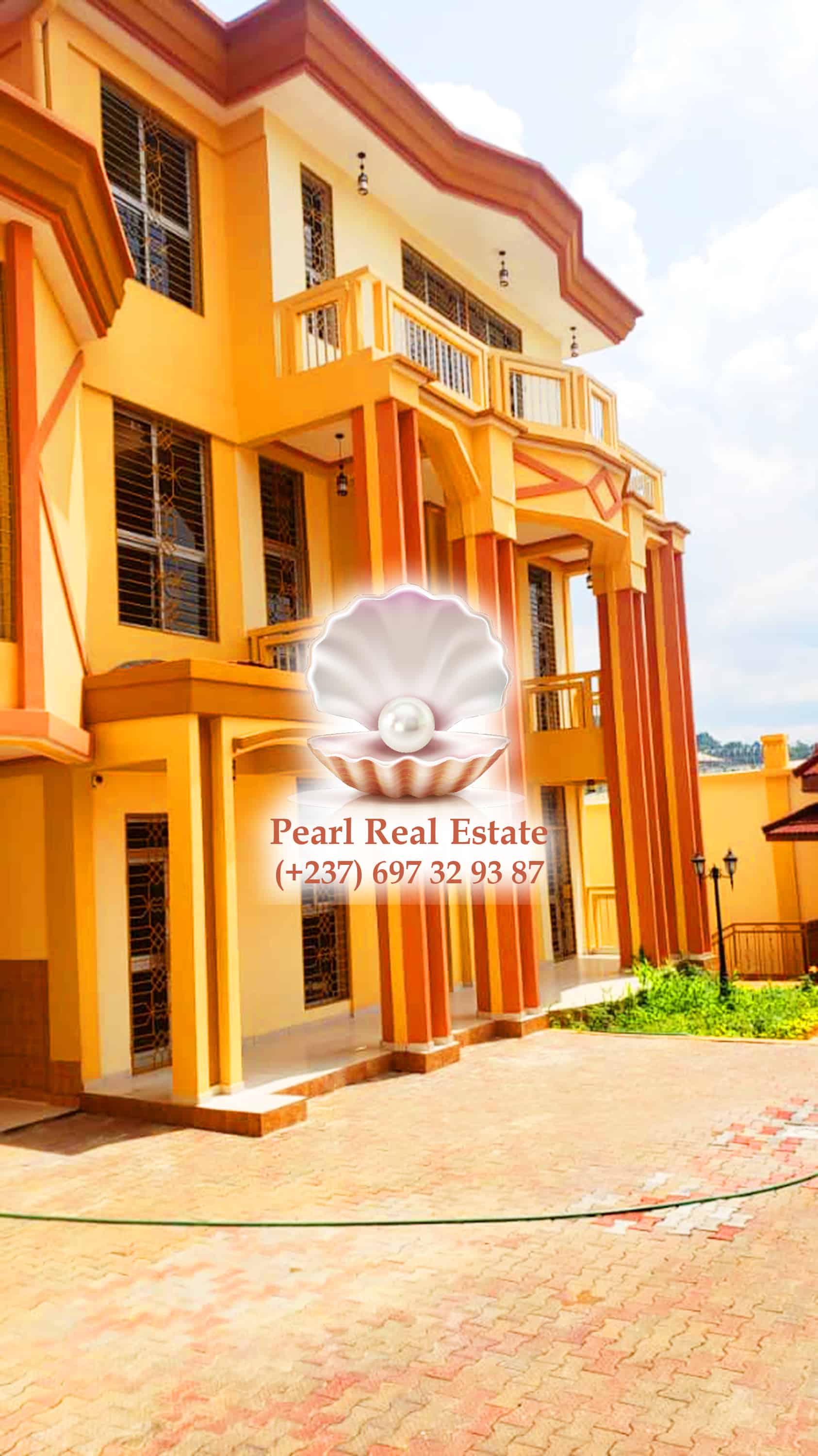House (Duplex) to rent - Yaoundé, Bastos, Bastos - 1 living room(s), 5 bedroom(s), 2 bathroom(s) - 2 000 000 FCFA / month
