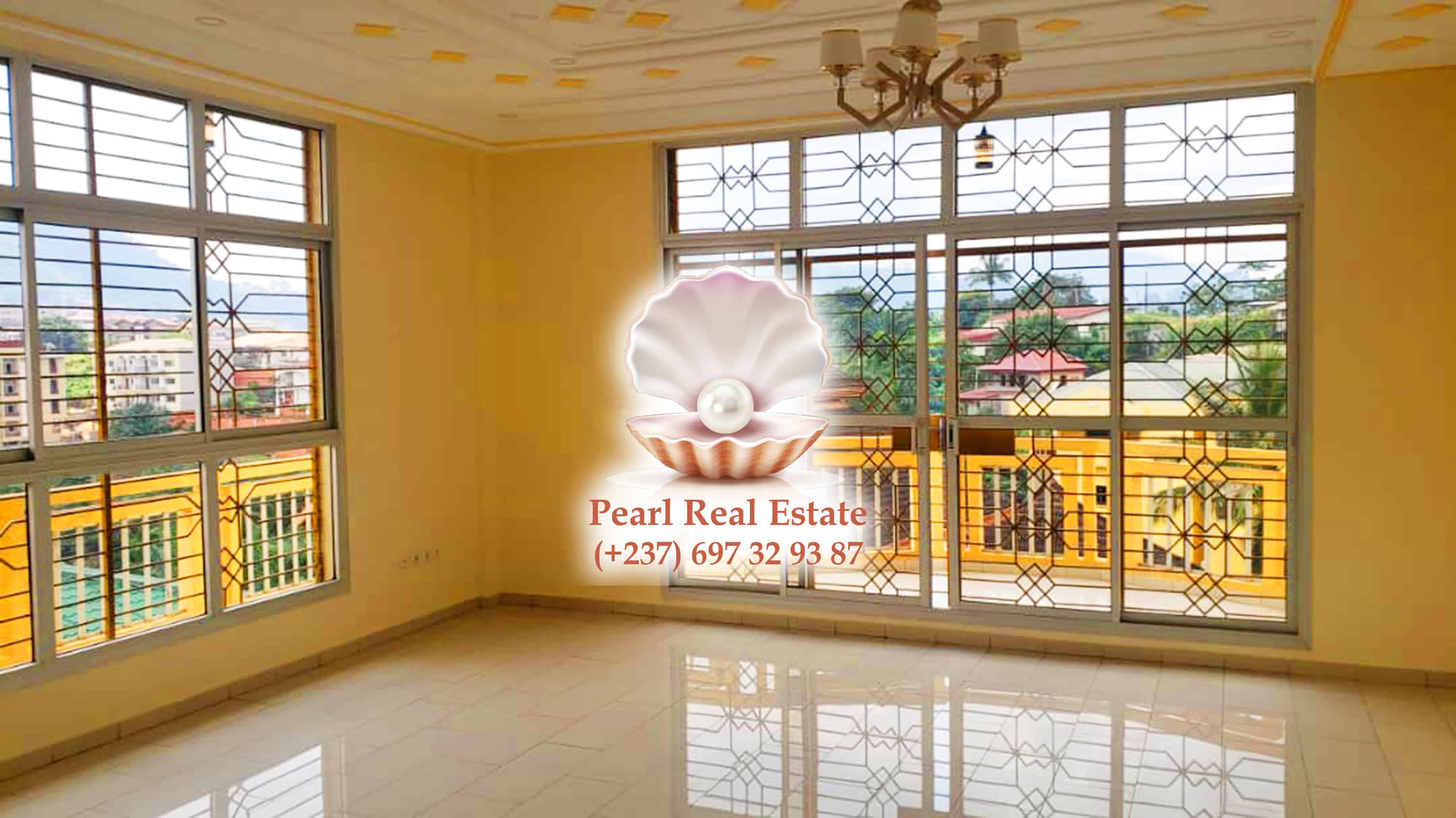 Maison (Duplex) à louer - Yaoundé, Bastos, Bastos - 1 salon(s), 5 chambre(s), 2 salle(s) de bains - 2 000 000 FCFA / mois