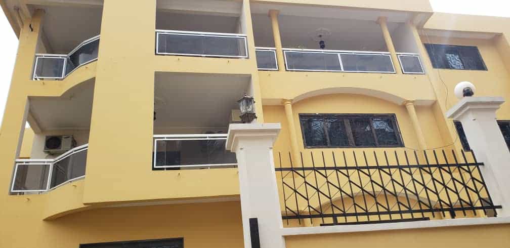 Apartment to rent - Yaoundé, Bastos, Bastos - 1 living room(s), 3 bedroom(s), 2 bathroom(s) - 1 500 000 FCFA / month