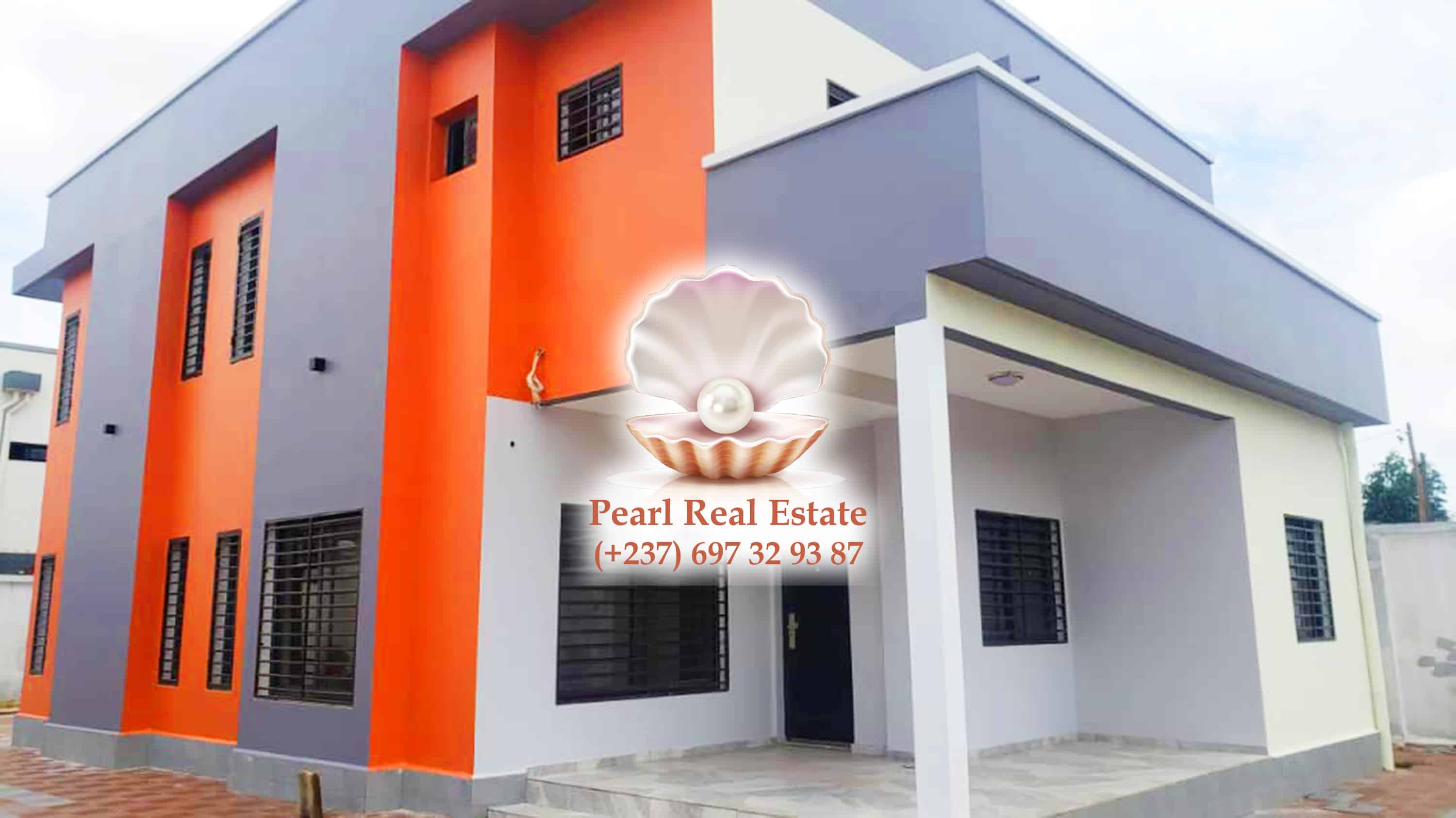 Maison (Duplex) à vendre - Yaoundé, Bastos, Bastos - 2 salon(s), 4 chambre(s), 4 salle(s) de bains - 250 000 000 FCFA