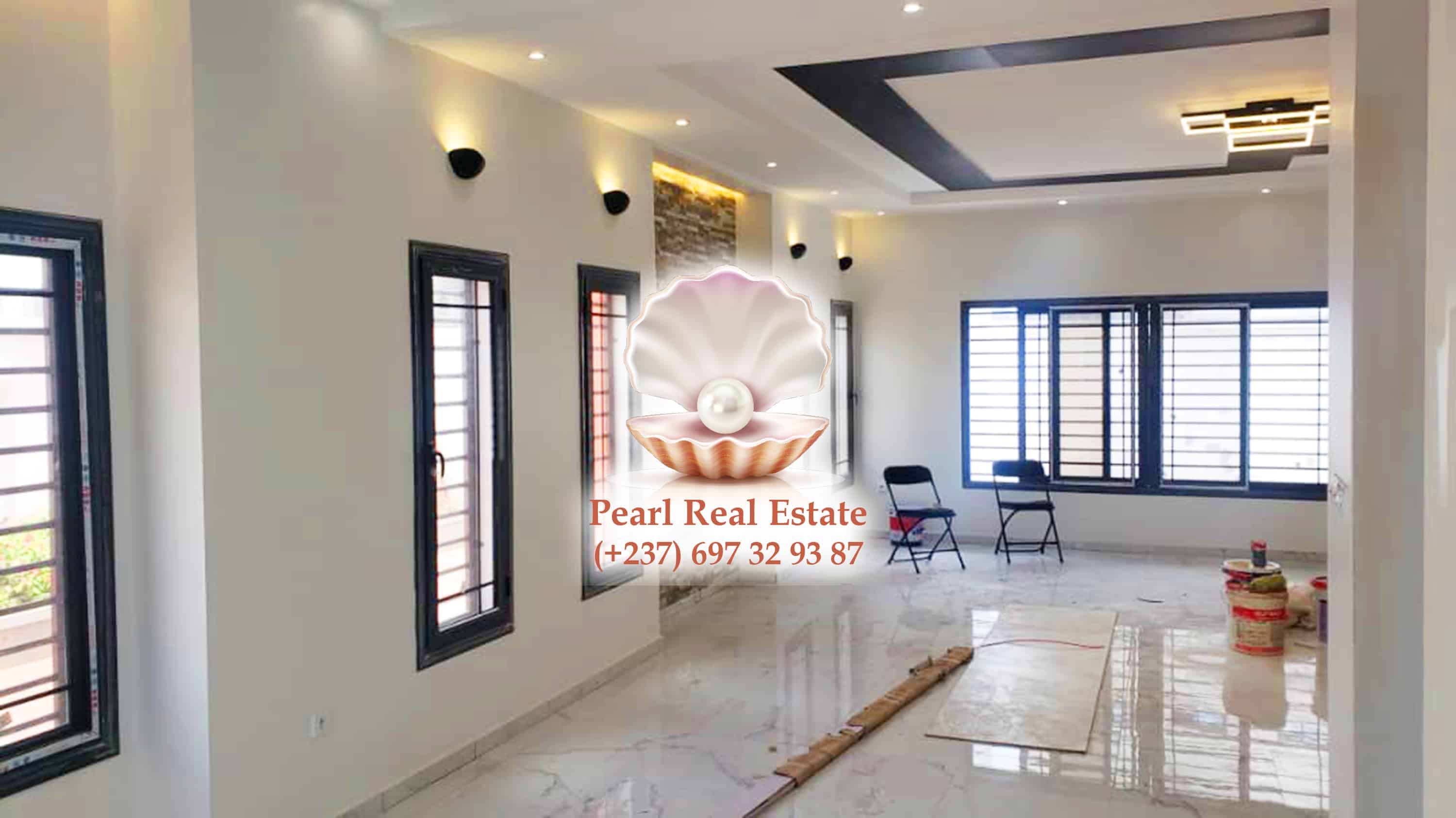 Maison (Duplex) à vendre - Yaoundé, Bastos, Bastos - 2 salon(s), 4 chambre(s), 4 salle(s) de bains - 250 000 000 FCFA