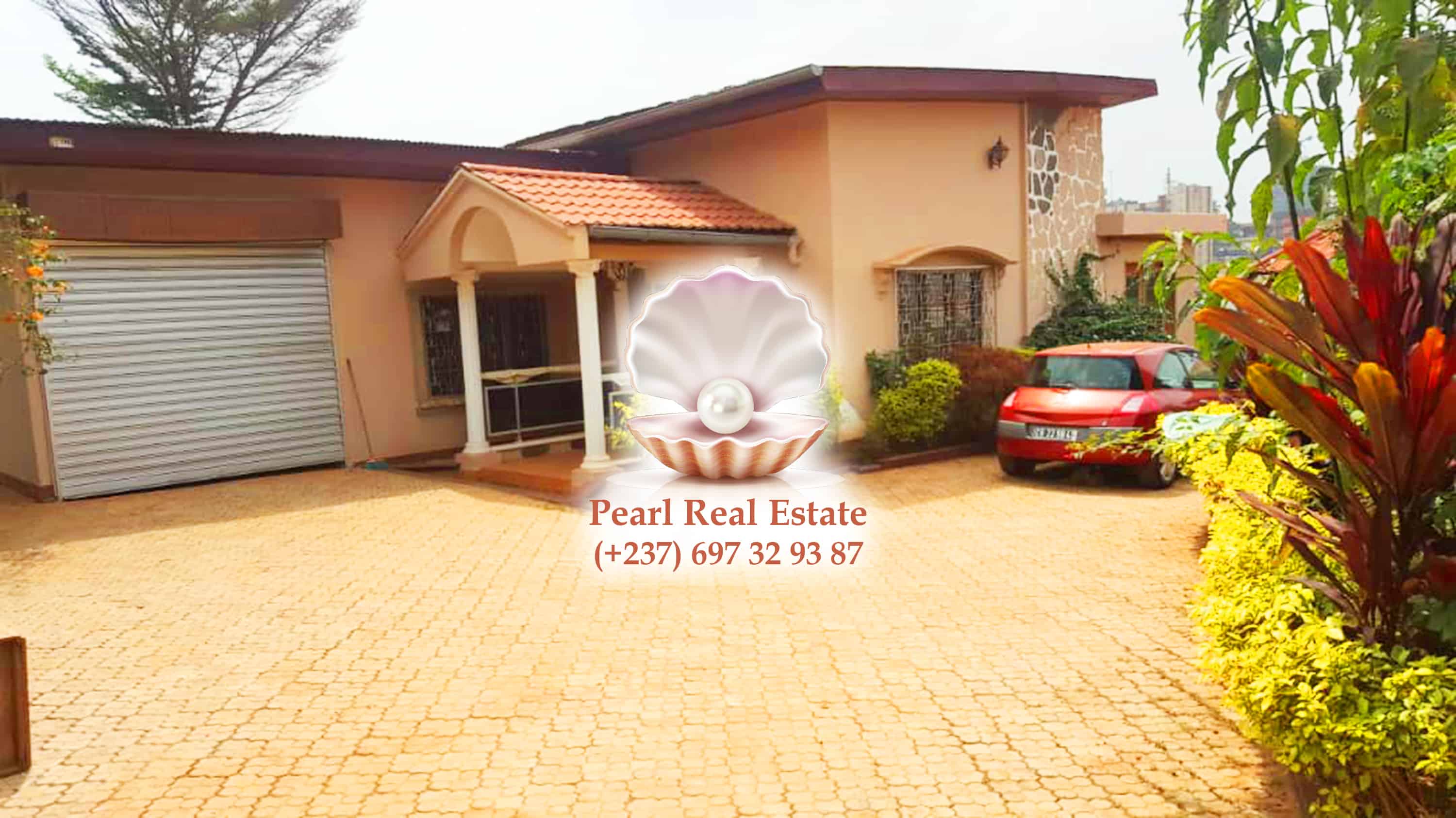 House (Villa) to rent - Yaoundé, Elig-essono, Hippodrome - 1 living room(s), 4 bedroom(s), 3 bathroom(s) - 1 500 000 FCFA / month