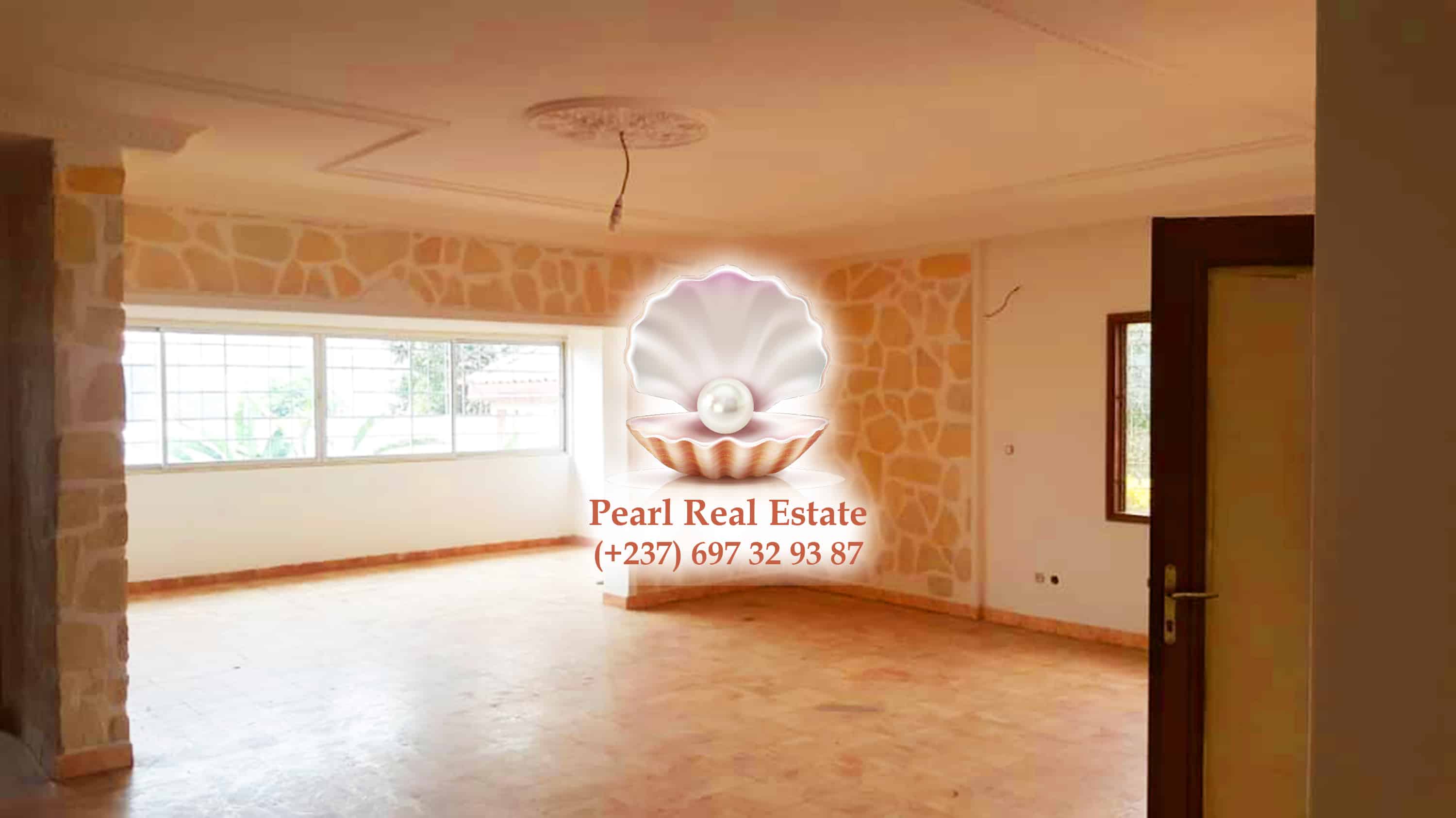 Maison (Villa) à louer - Yaoundé, Elig-essono, Hippodrome - 1 salon(s), 4 chambre(s), 3 salle(s) de bains - 1 500 000 FCFA / mois