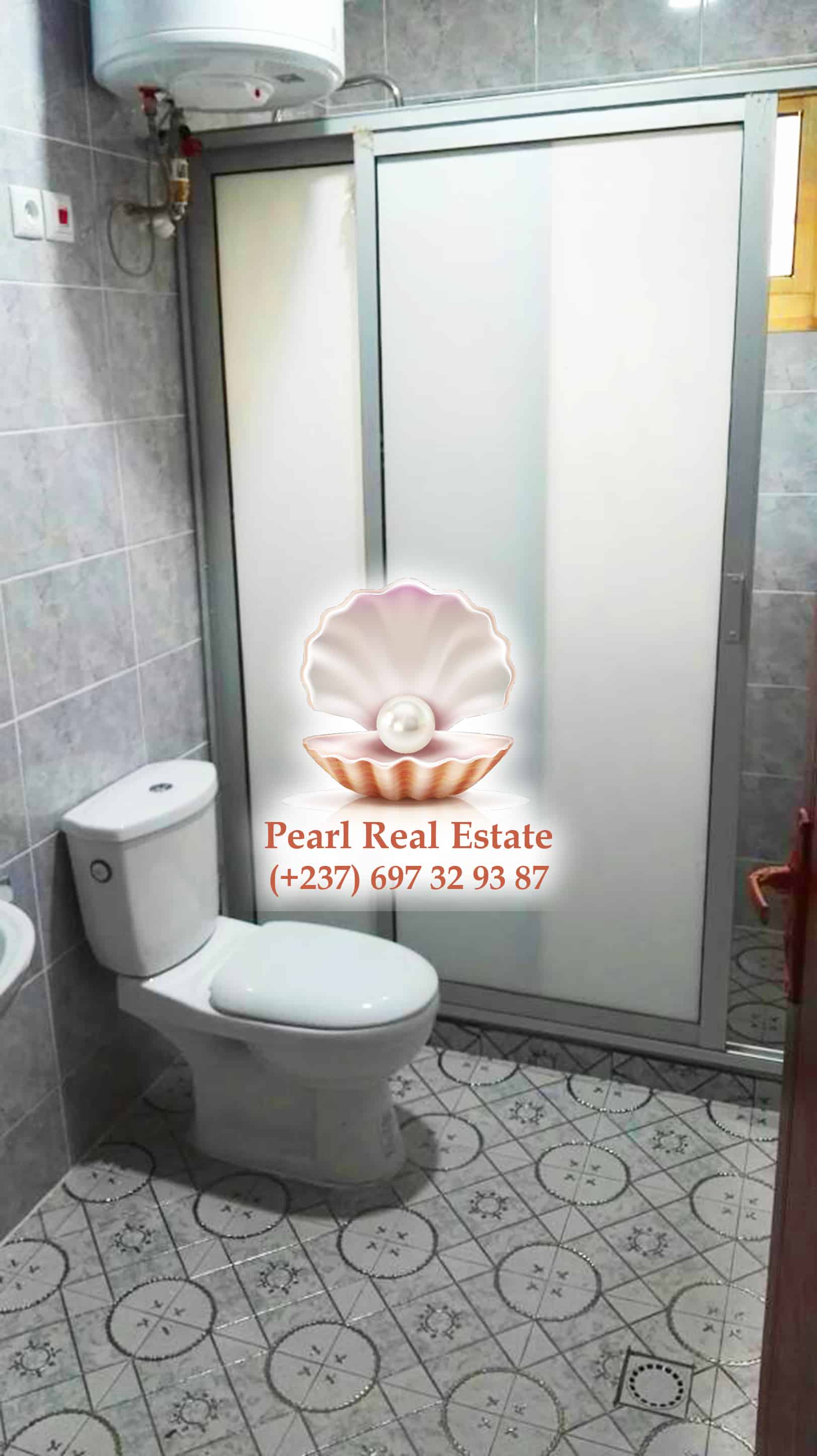 Maison (Villa) à louer - Yaoundé, Mfandena, Omnisports - 1 salon(s), 3 chambre(s), 3 salle(s) de bains - 450 000 FCFA / mois