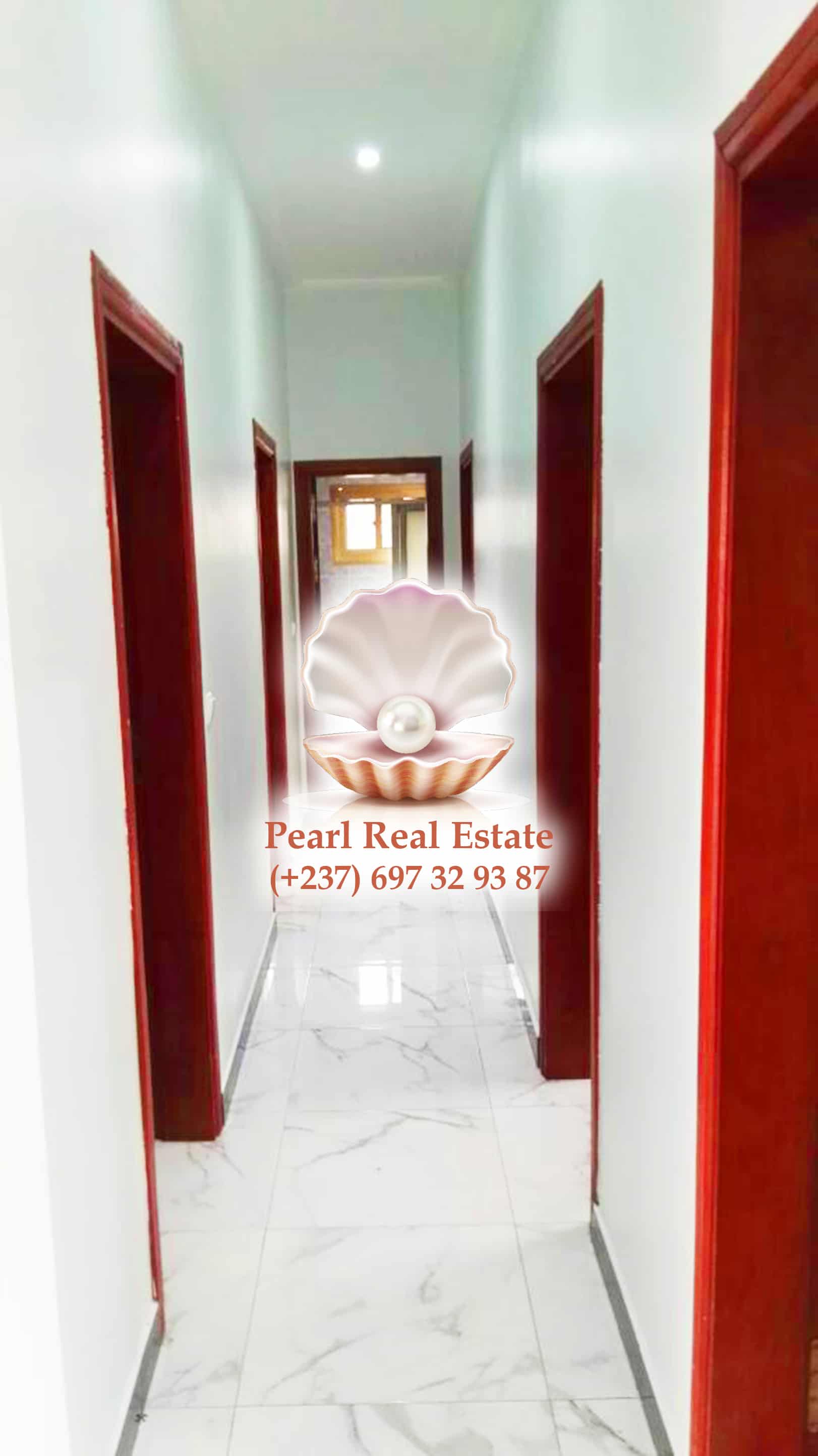 Maison (Villa) à louer - Yaoundé, Mfandena, Omnisports - 1 salon(s), 3 chambre(s), 3 salle(s) de bains - 450 000 FCFA / mois