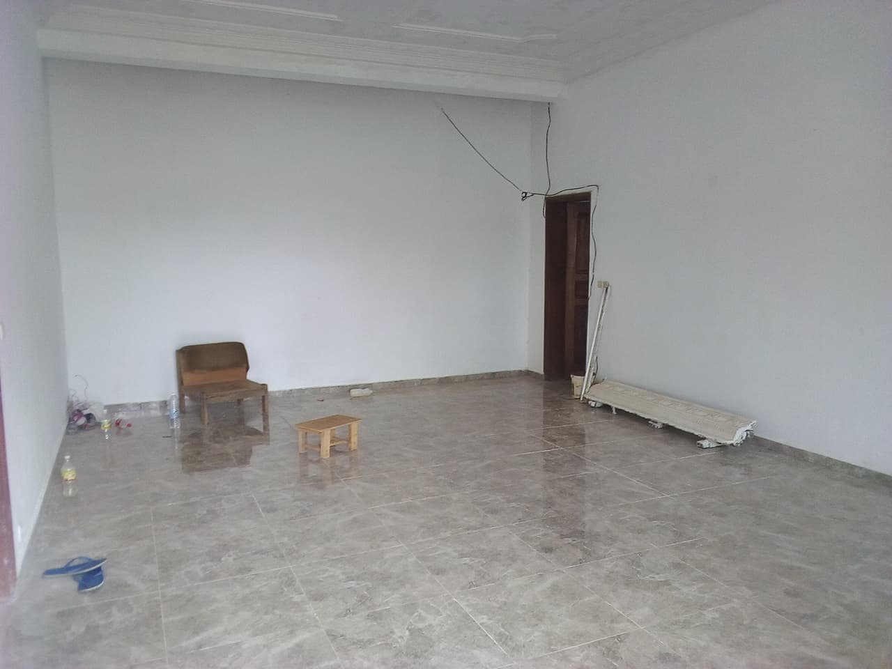 Office to rent at Yaoundé, Bastos, pas loin du black -  m2 - 1 200 000 FCFA