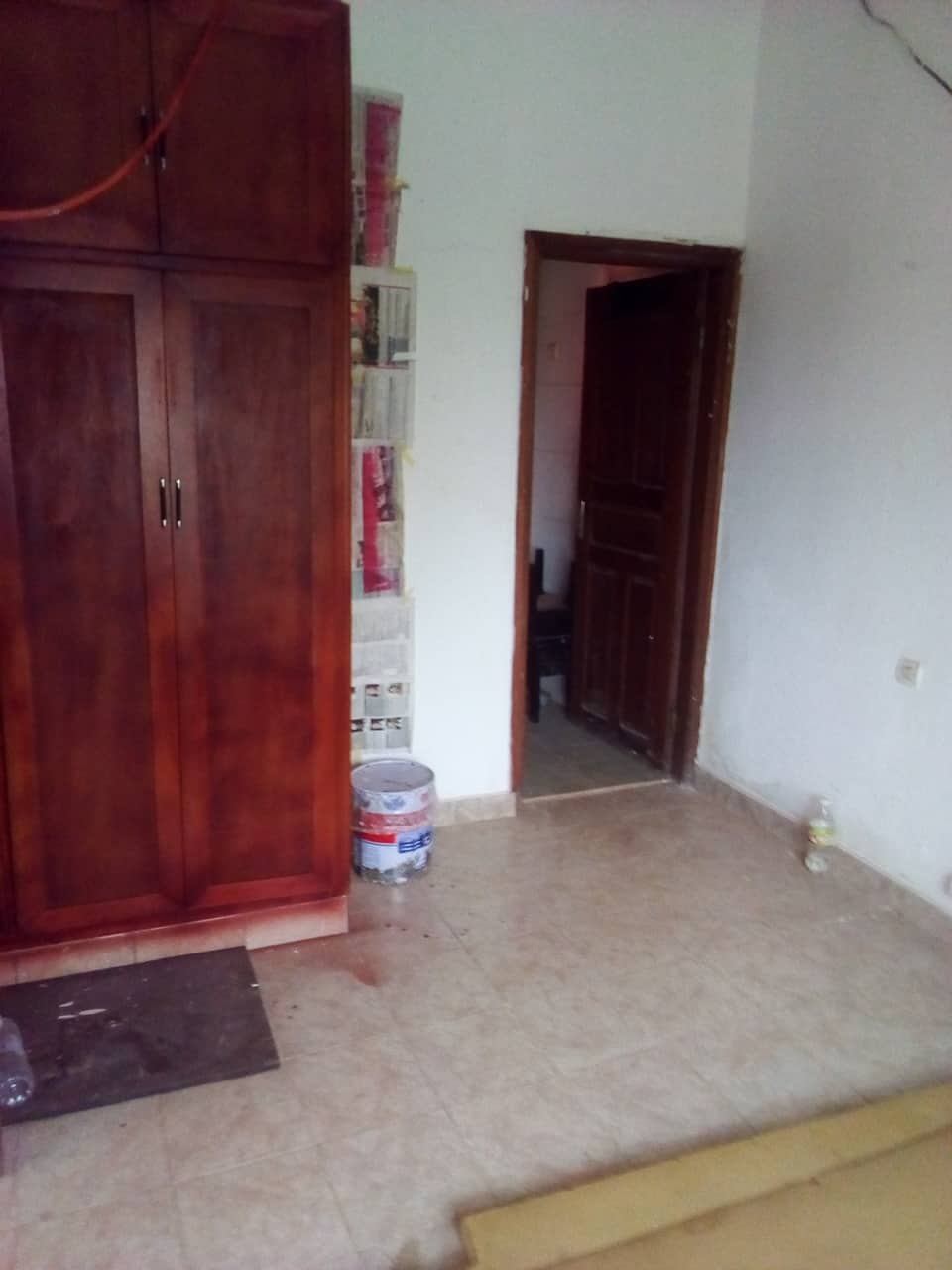 Office to rent at Yaoundé, Bastos, pas loin du black -  m2 - 1 200 000 FCFA