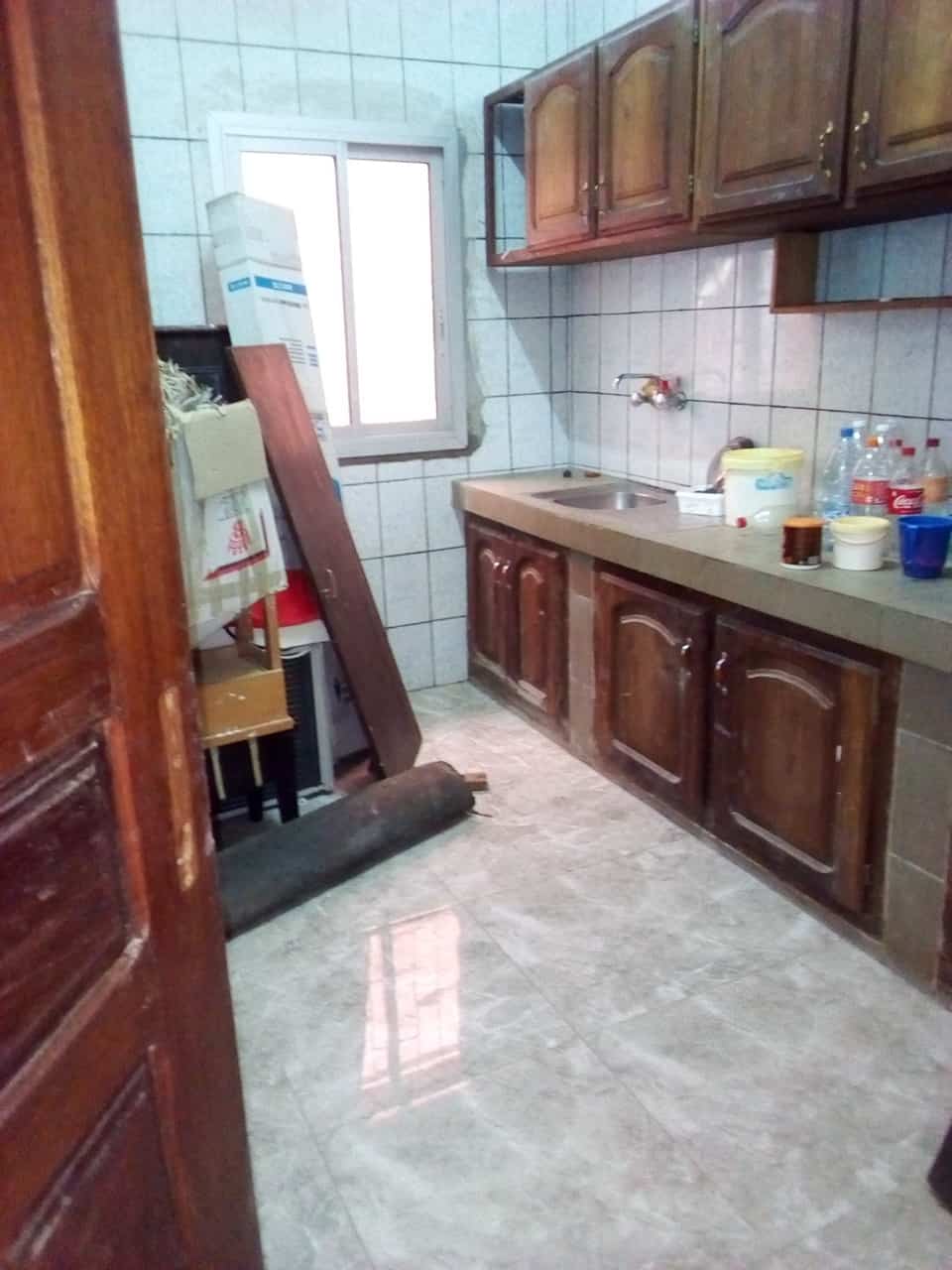 Maison (Villa) à louer - Yaoundé, Bastos, pas loin du black - 1 salon(s), 4 chambre(s), 3 salle(s) de bains - 1 200 000 FCFA / mois