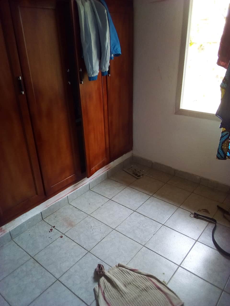 Maison (Villa) à louer - Yaoundé, Bastos, pas loin du black - 1 salon(s), 4 chambre(s), 3 salle(s) de bains - 1 200 000 FCFA / mois