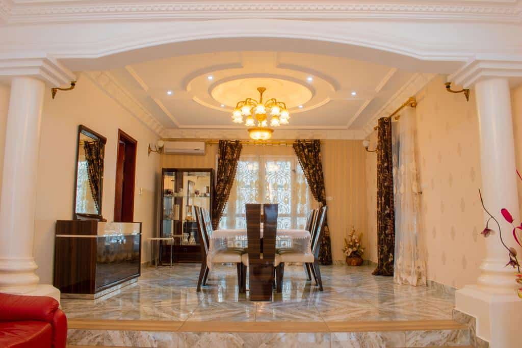 Apartment to rent - Yaoundé, Mfandena, Appartement luxueux - 1 living room(s), 4 bedroom(s), 5 bathroom(s) - 2 000 000 FCFA / month