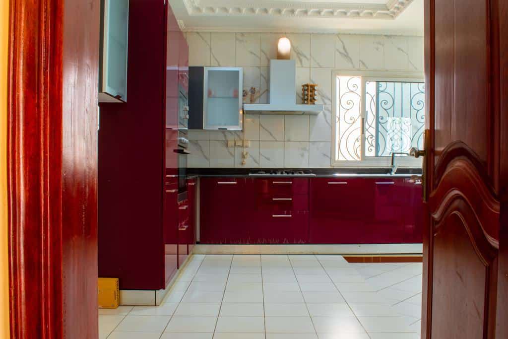 Appartement à louer - Yaoundé, Mfandena, Appartement luxueux - 1 salon(s), 4 chambre(s), 5 salle(s) de bains - 2 000 000 FCFA / mois