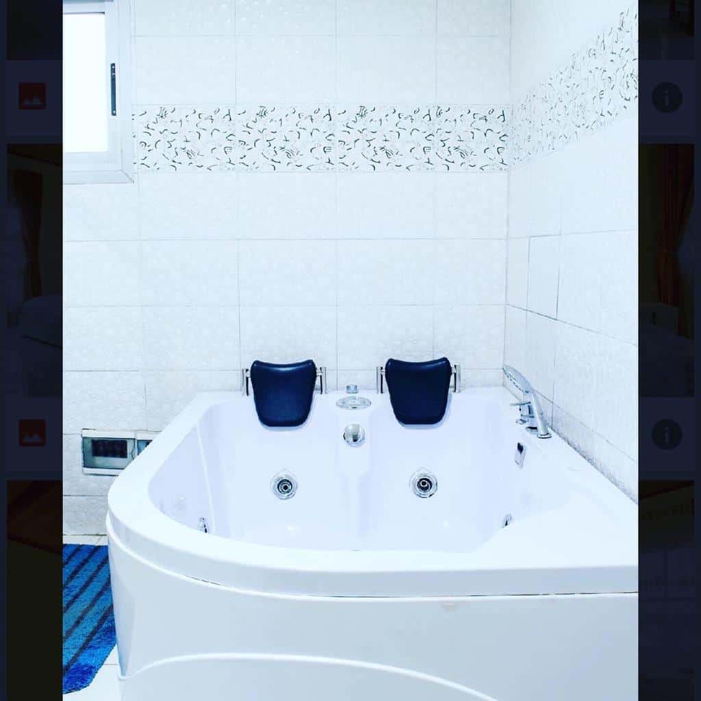 Appartement à louer - Yaoundé, Mfandena, Appartement luxueux - 1 salon(s), 4 chambre(s), 5 salle(s) de bains - 2 000 000 FCFA / mois