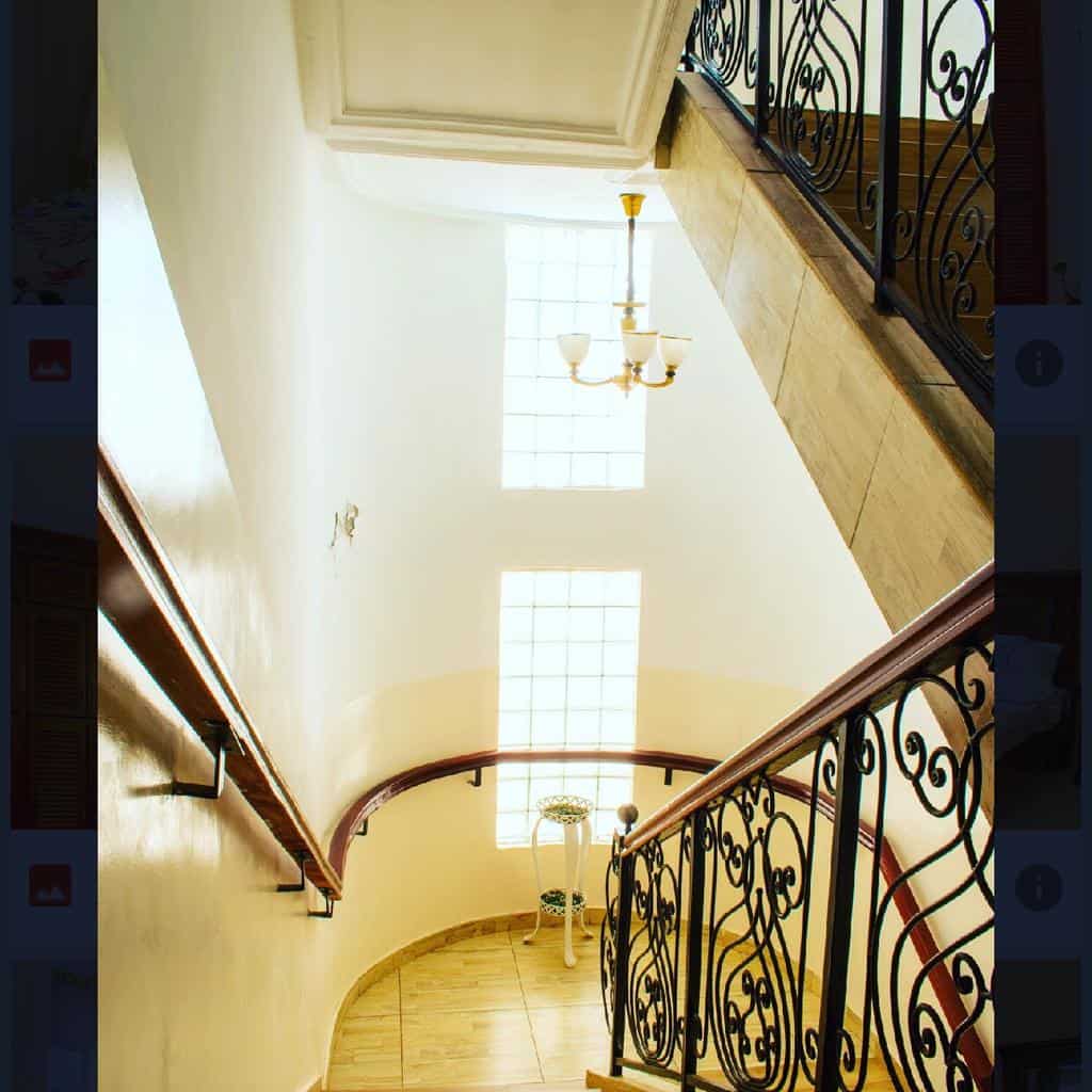 Appartement à louer - Yaoundé, Mfandena, Appartement luxueux - 1 salon(s), 4 chambre(s), 5 salle(s) de bains - 2 000 000 FCFA / mois