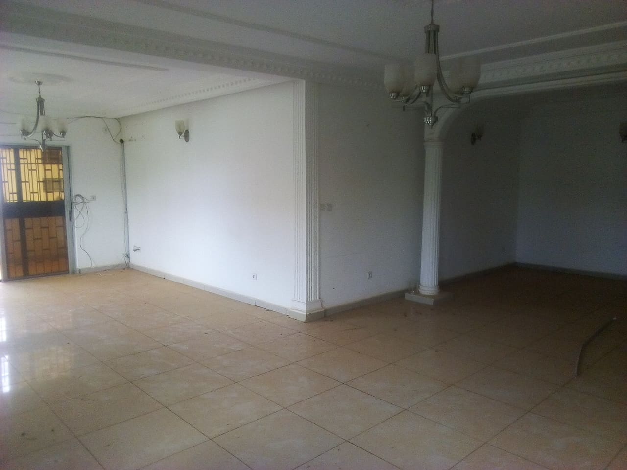 Apartment to rent - Yaoundé, Bastos, golf - 1 living room(s), 3 bedroom(s), 4 bathroom(s) - 700 000 FCFA / month