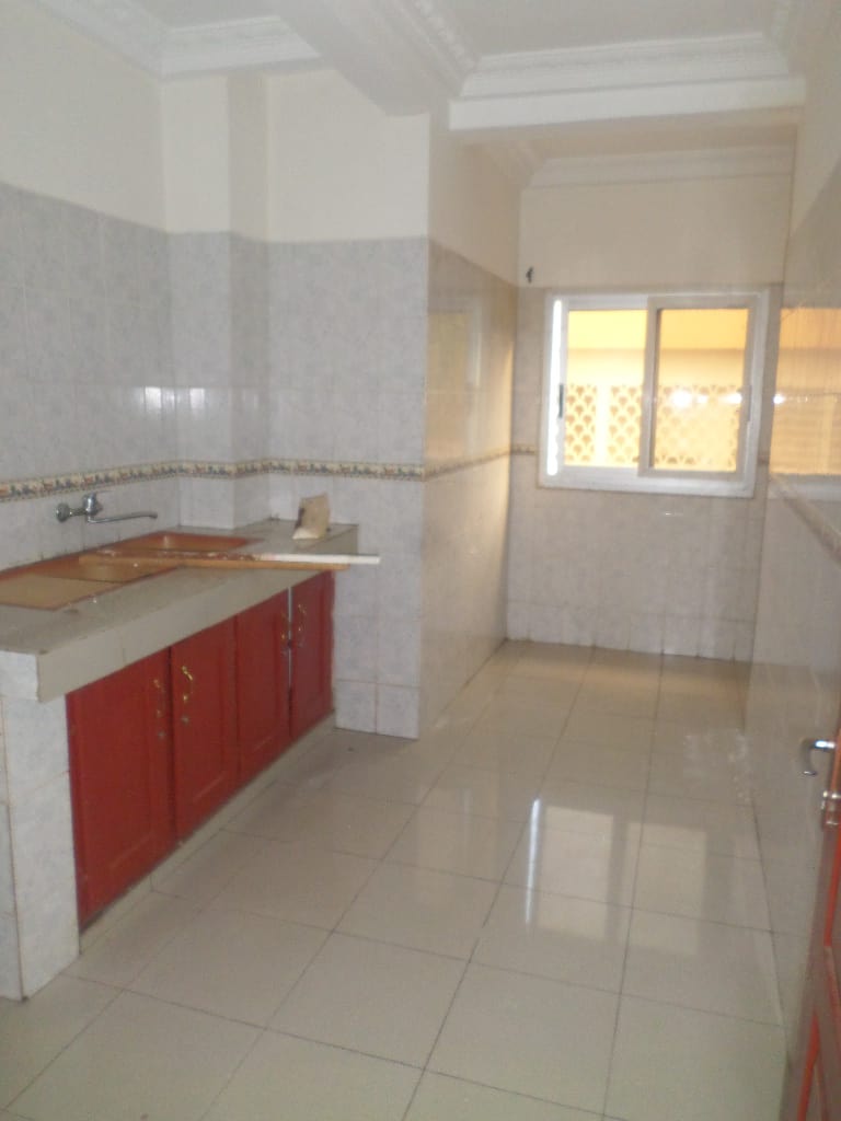 Apartment to rent - Yaoundé, Bastos, pâs loin de lambassade de coree - 1 living room(s), 3 bedroom(s), 4 bathroom(s) - 450 000 FCFA / month