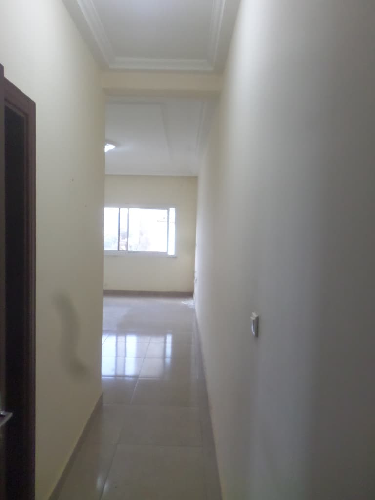 Apartment to rent - Yaoundé, Santa Barbara, bel appart - 1 living room(s), 3 bedroom(s), 2 bathroom(s) - 315 000 FCFA / month