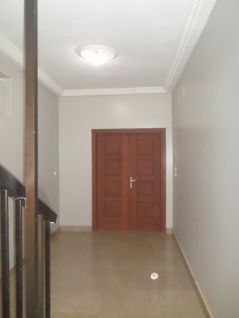 Apartment to rent - Yaoundé, Santa Barbara, bel appart - 1 living room(s), 3 bedroom(s), 2 bathroom(s) - 315 000 FCFA / month