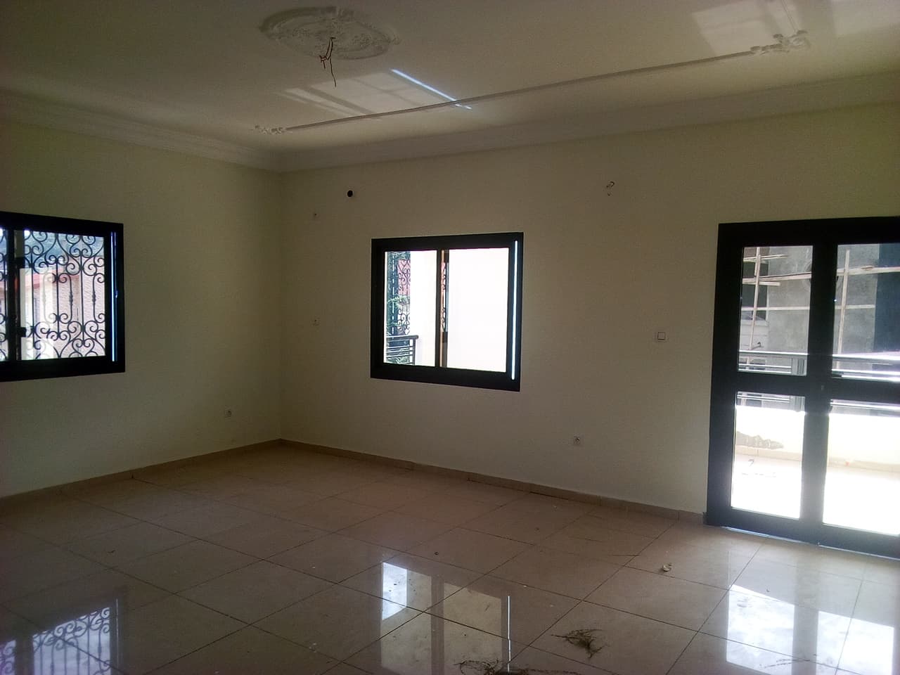 Apartment to rent - Yaoundé, Bastos, golf - 1 living room(s), 3 bedroom(s), 4 bathroom(s) - 800 000 FCFA / month