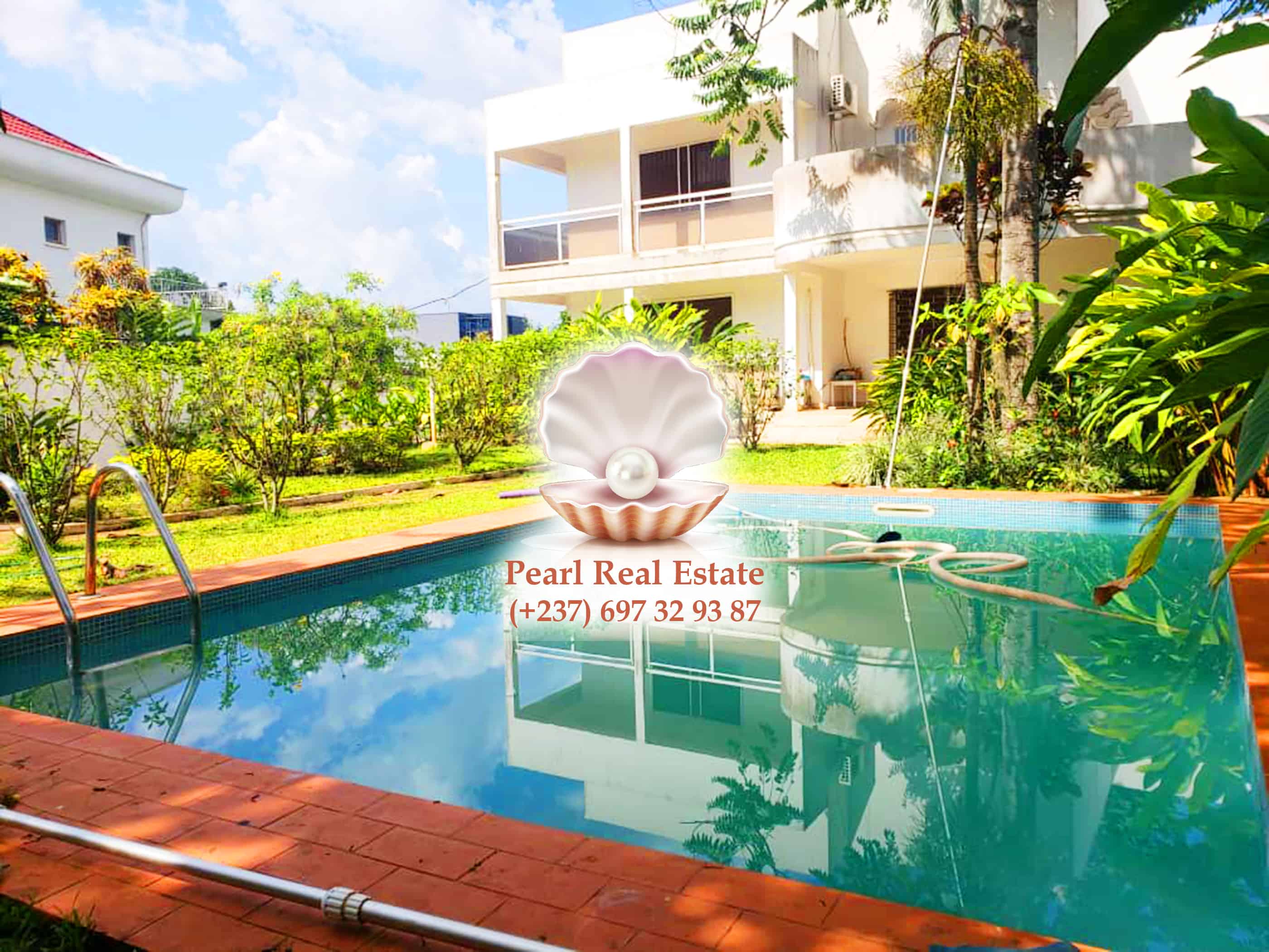 House (Duplex) to rent - Yaoundé, Bastos, Bastos - 2 living room(s), 6 bedroom(s), 5 bathroom(s) - 2 500 000 FCFA / month