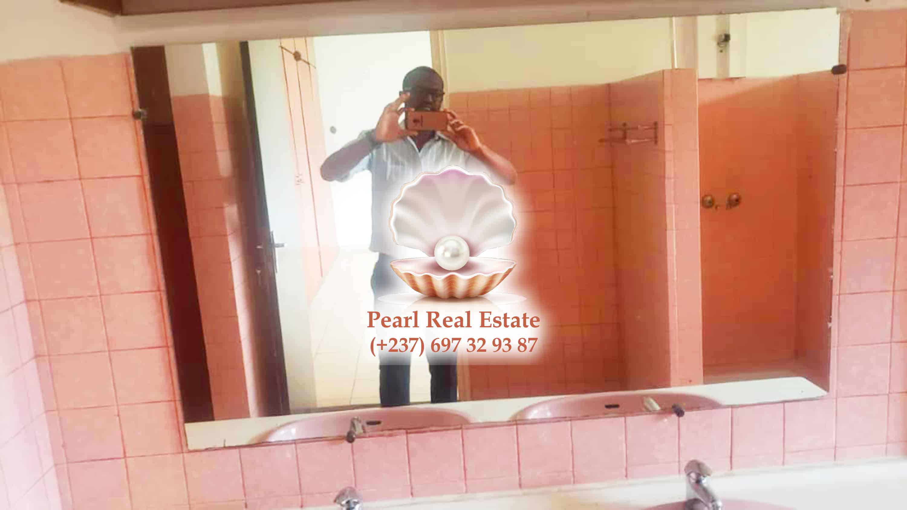 Maison (Villa) à louer - Yaoundé, Bastos, Bastos - 1 salon(s), 4 chambre(s), 3 salle(s) de bains - 1 200 000 FCFA / mois