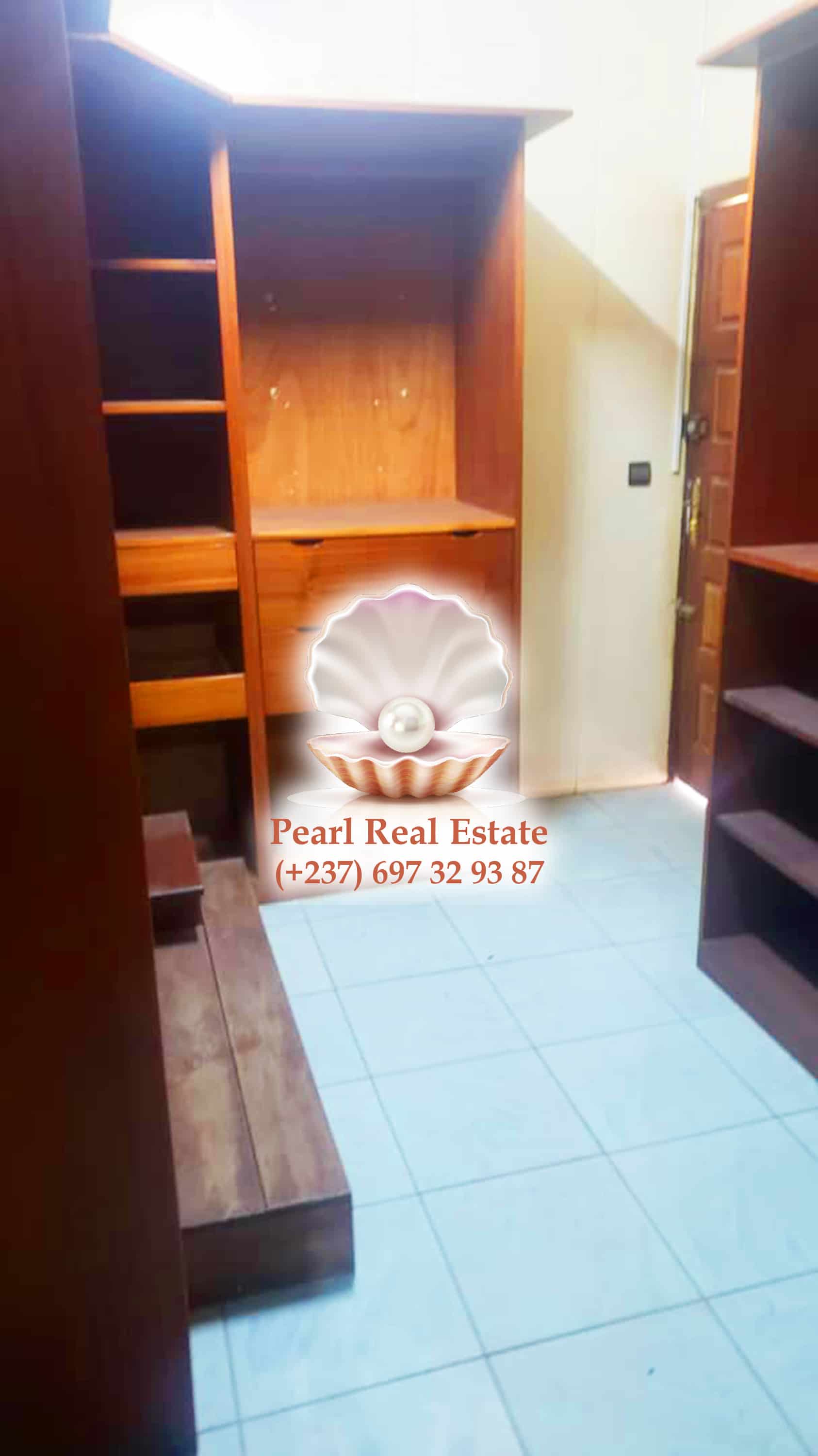Maison (Villa) à louer - Yaoundé, Bastos, Bastos - 1 salon(s), 4 chambre(s), 3 salle(s) de bains - 1 200 000 FCFA / mois