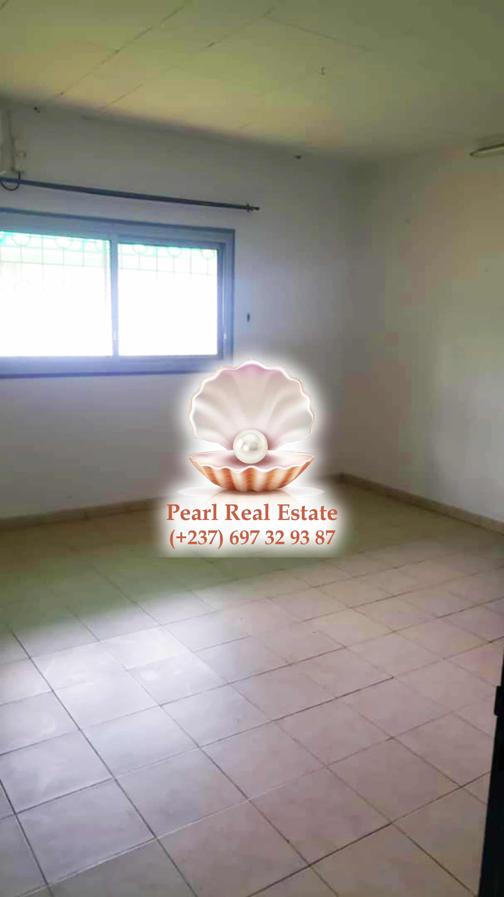 Maison (Villa) à louer - Yaoundé, Bastos, Bastos - 1 salon(s), 4 chambre(s), 3 salle(s) de bains - 1 500 000 FCFA / mois