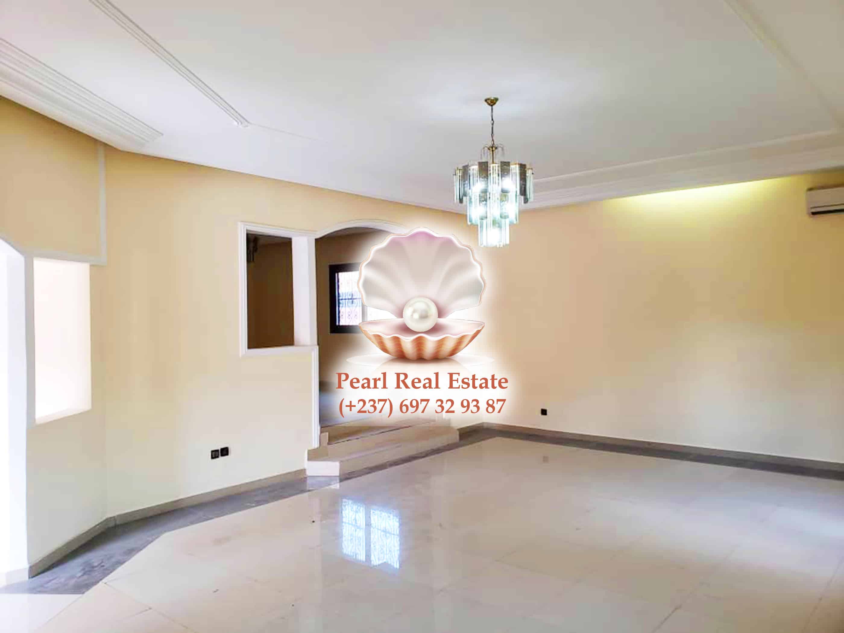 House (Duplex) to rent - Yaoundé, Bastos, Bastos - 2 living room(s), 4 bedroom(s), 4 bathroom(s) - 1 500 000 FCFA / month