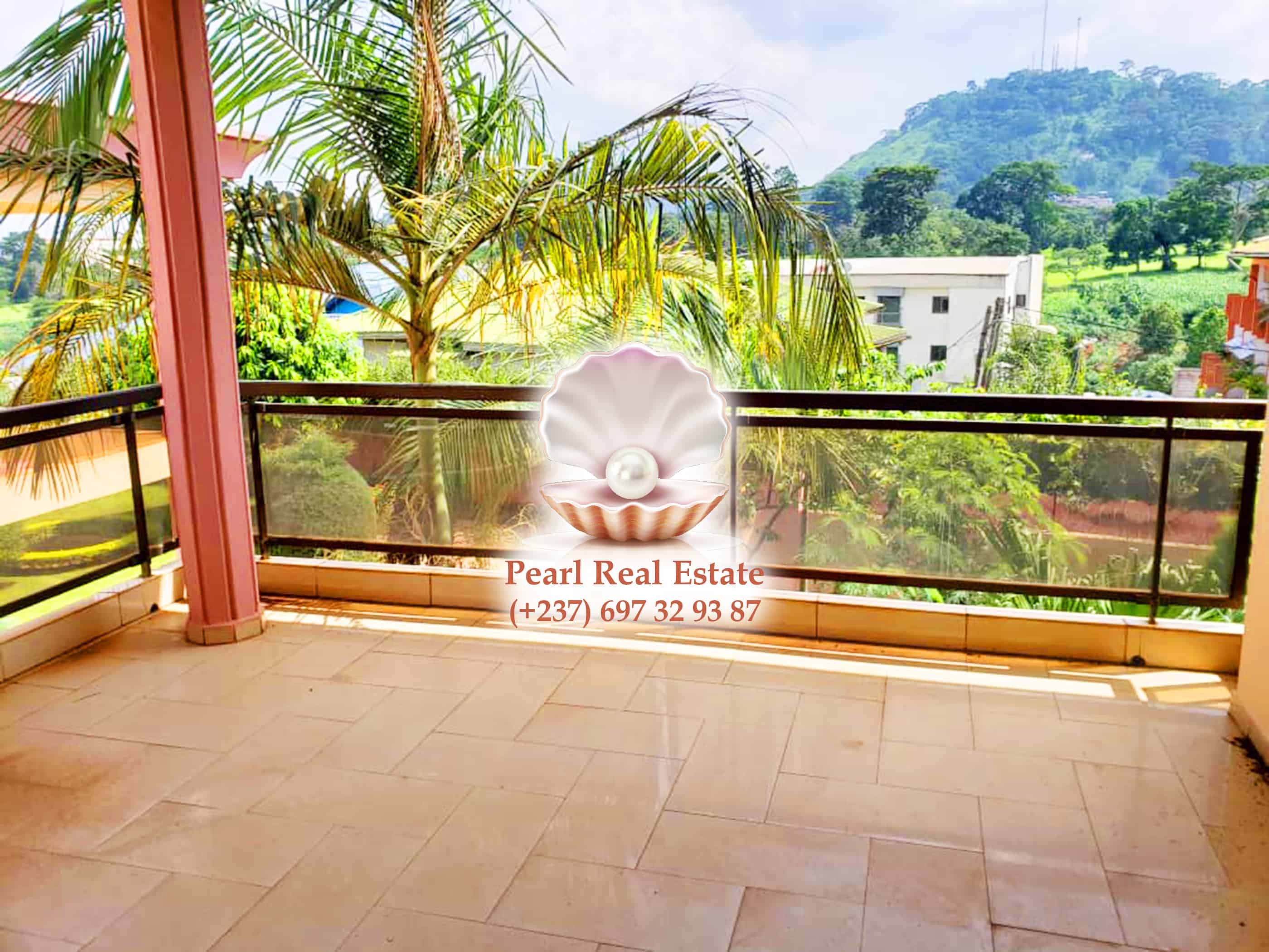 House (Duplex) to rent - Yaoundé, Bastos, Bastos - 2 living room(s), 4 bedroom(s), 4 bathroom(s) - 1 500 000 FCFA / month