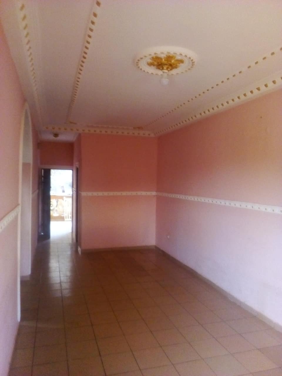 Apartment to rent - Yaoundé, Bastos, pas loin du la policlinique - 1 living room(s), 2 bedroom(s), 1 bathroom(s) - 150 000 FCFA / month