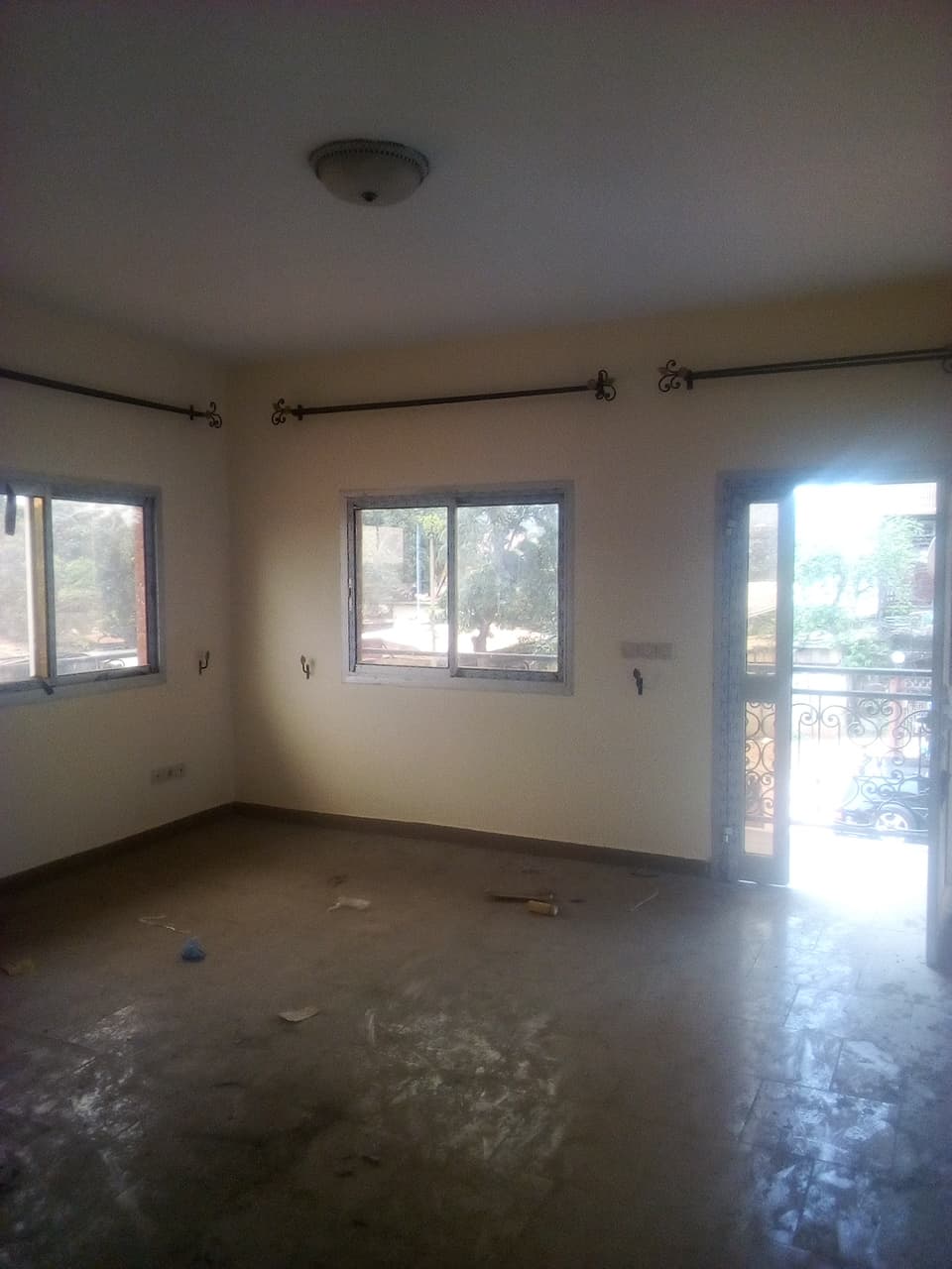 Apartment to rent - Yaoundé, Tsinga, pas loin de fecafoot - 1 living room(s), 3 bedroom(s), 4 bathroom(s) - 300 000 FCFA / month