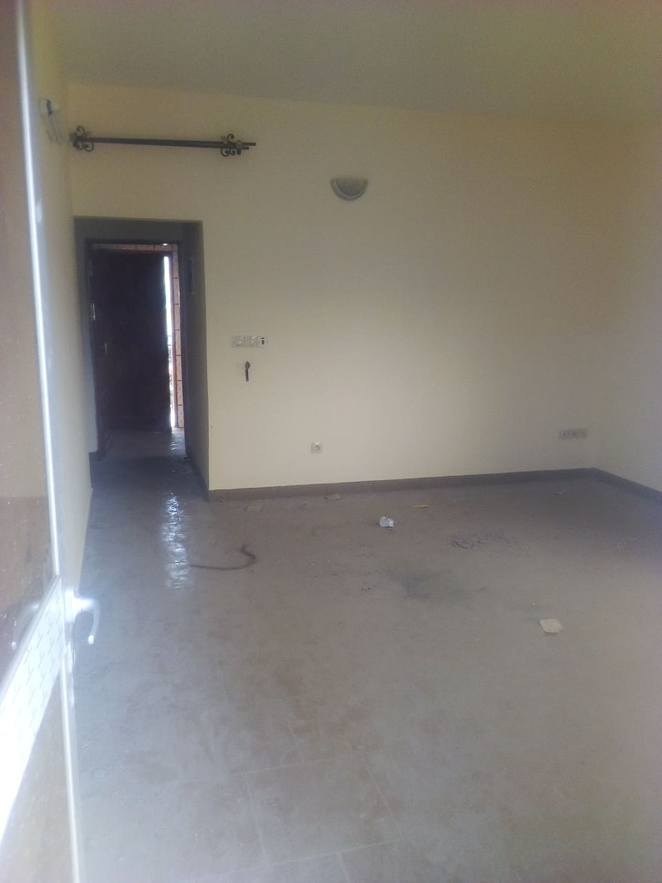 Apartment to rent - Yaoundé, Tsinga, pas loin de fecafoot - 1 living room(s), 3 bedroom(s), 4 bathroom(s) - 300 000 FCFA / month