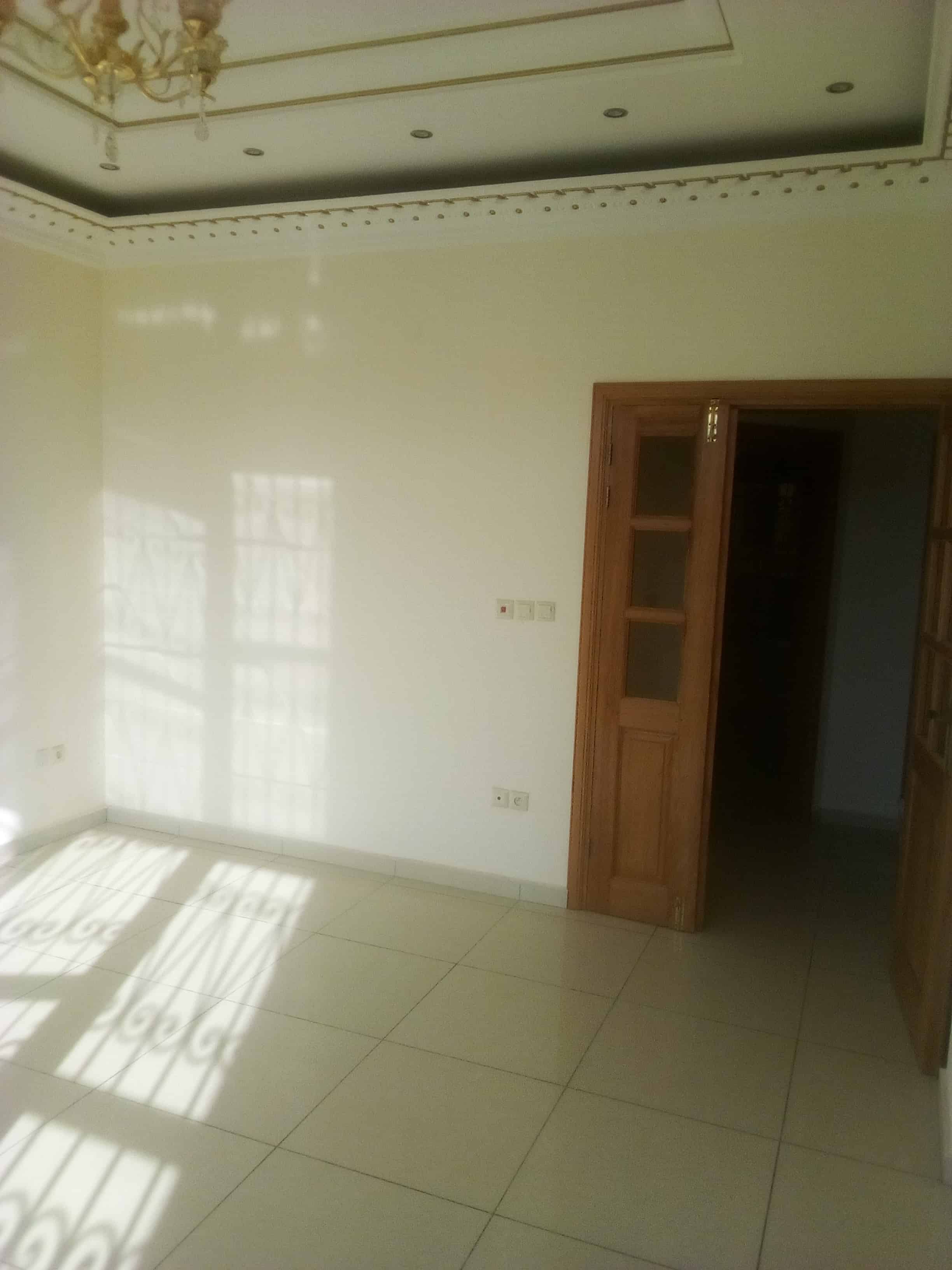 Apartment to rent - Yaoundé, Bastos, Ambassade de chine - 1 living room(s), 1 bedroom(s), 2 bathroom(s) - 350 000 FCFA / month