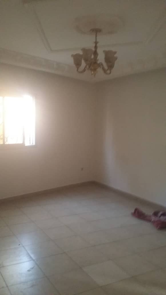 Bureau à louer à Yaoundé, Elig-essono, Carrefour - 60 m2 - 200 000 FCFA