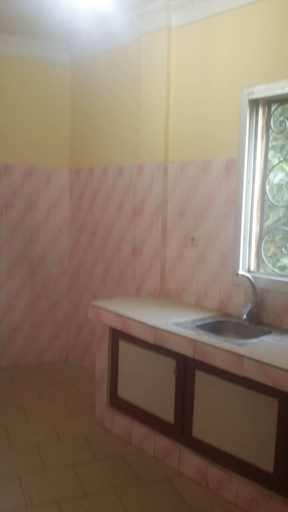 Office to rent at Yaoundé, Elig-essono, Carrefour - 60 m2 - 200 000 FCFA