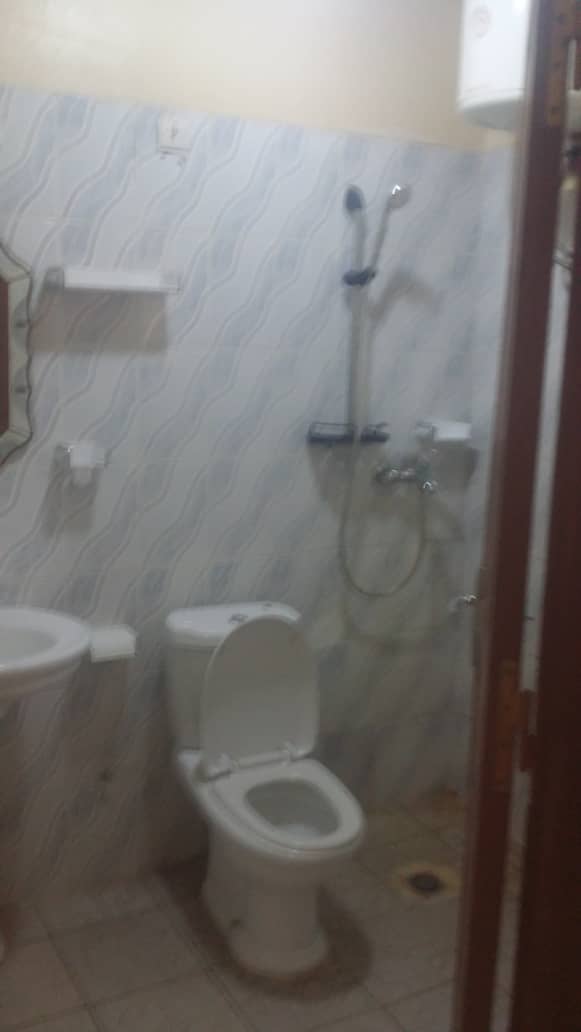 Office to rent at Yaoundé, Elig-essono, Carrefour - 60 m2 - 200 000 FCFA