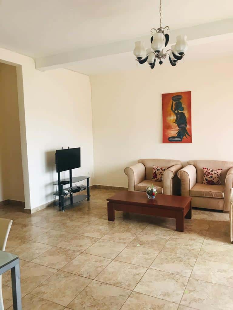 Apartment to rent - Yaoundé, Bastos, Pas loin de la foire - 1 living room(s), 2 bedroom(s), 3 bathroom(s) - 30 000 FCFA / month