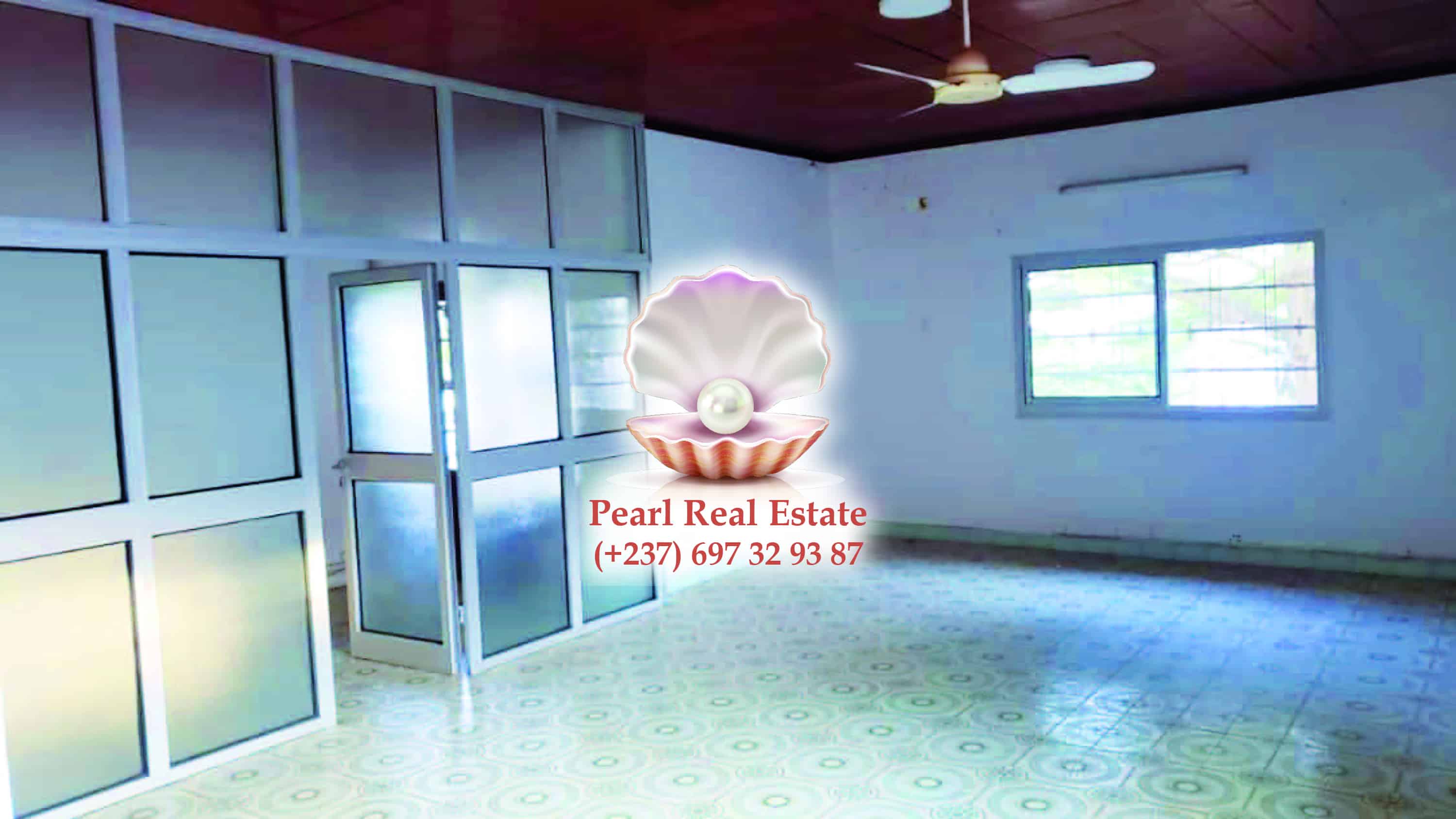 Maison (Duplex) à louer - Yaoundé, Bastos, Bastos - 2 salon(s), 3 chambre(s), 3 salle(s) de bains - 2 000 000 FCFA / mois