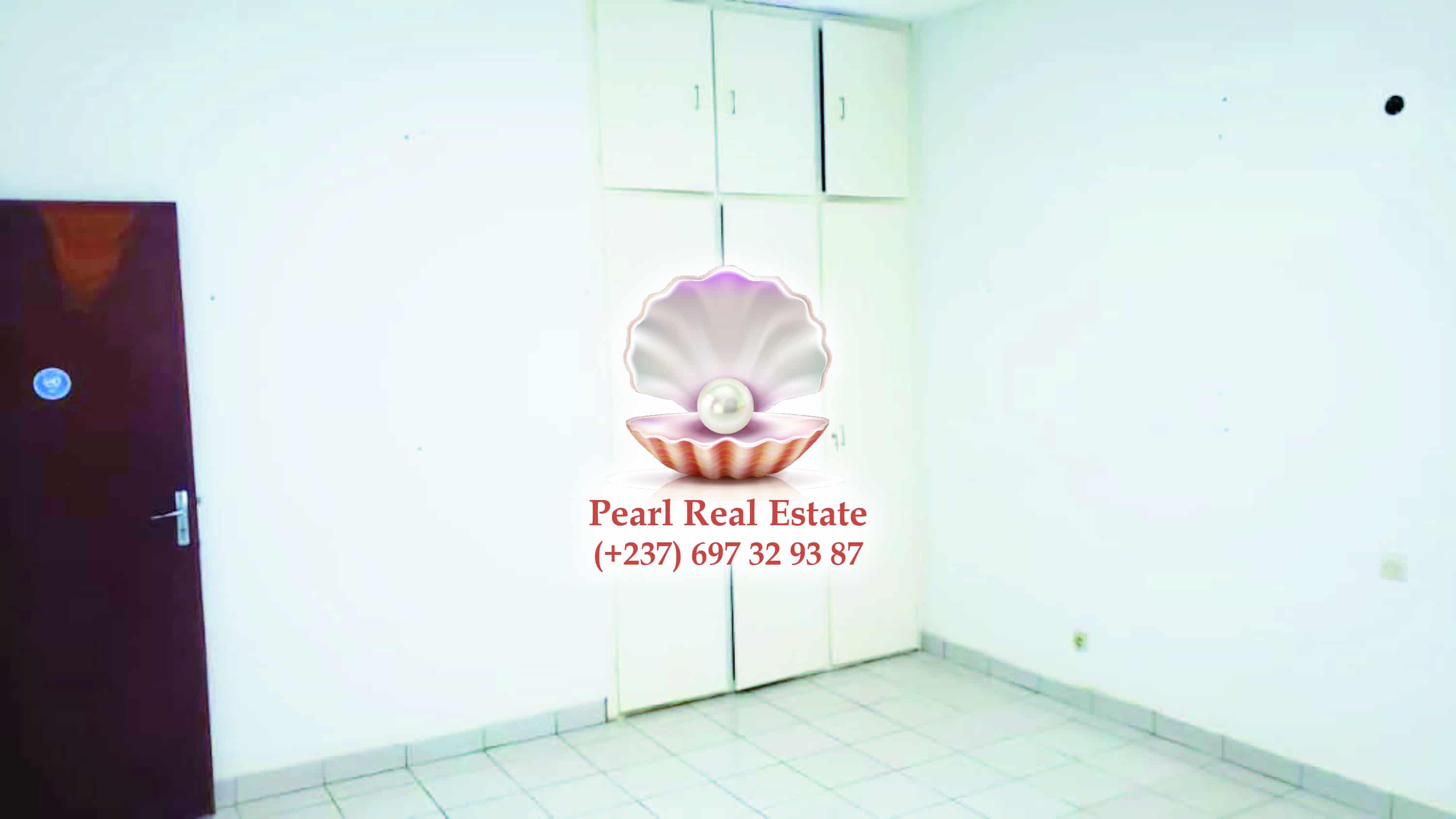 Maison (Duplex) à louer - Yaoundé, Bastos, Bastos - 2 salon(s), 3 chambre(s), 3 salle(s) de bains - 2 000 000 FCFA / mois