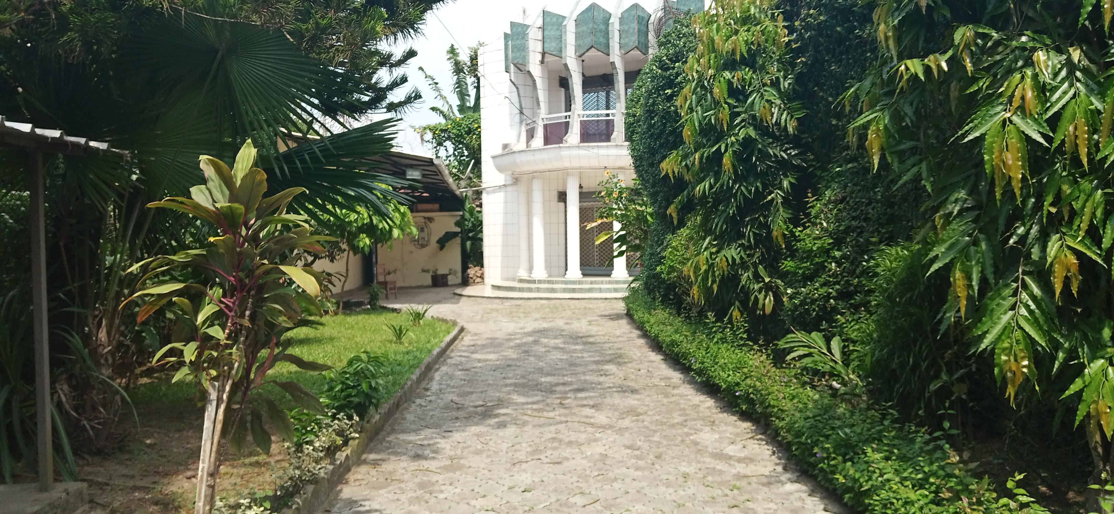 House (Villa) to rent - Douala, Bonapriso, Hydrocarbures - 1 living room(s), 4 bedroom(s), 3 bathroom(s) - 3 000 000 FCFA / month