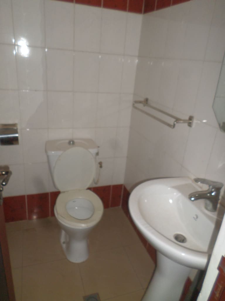 Apartment to rent - Yaoundé, Mfandena, omnisport - 1 living room(s), 3 bedroom(s), 3 bathroom(s) - 275 000 FCFA / month