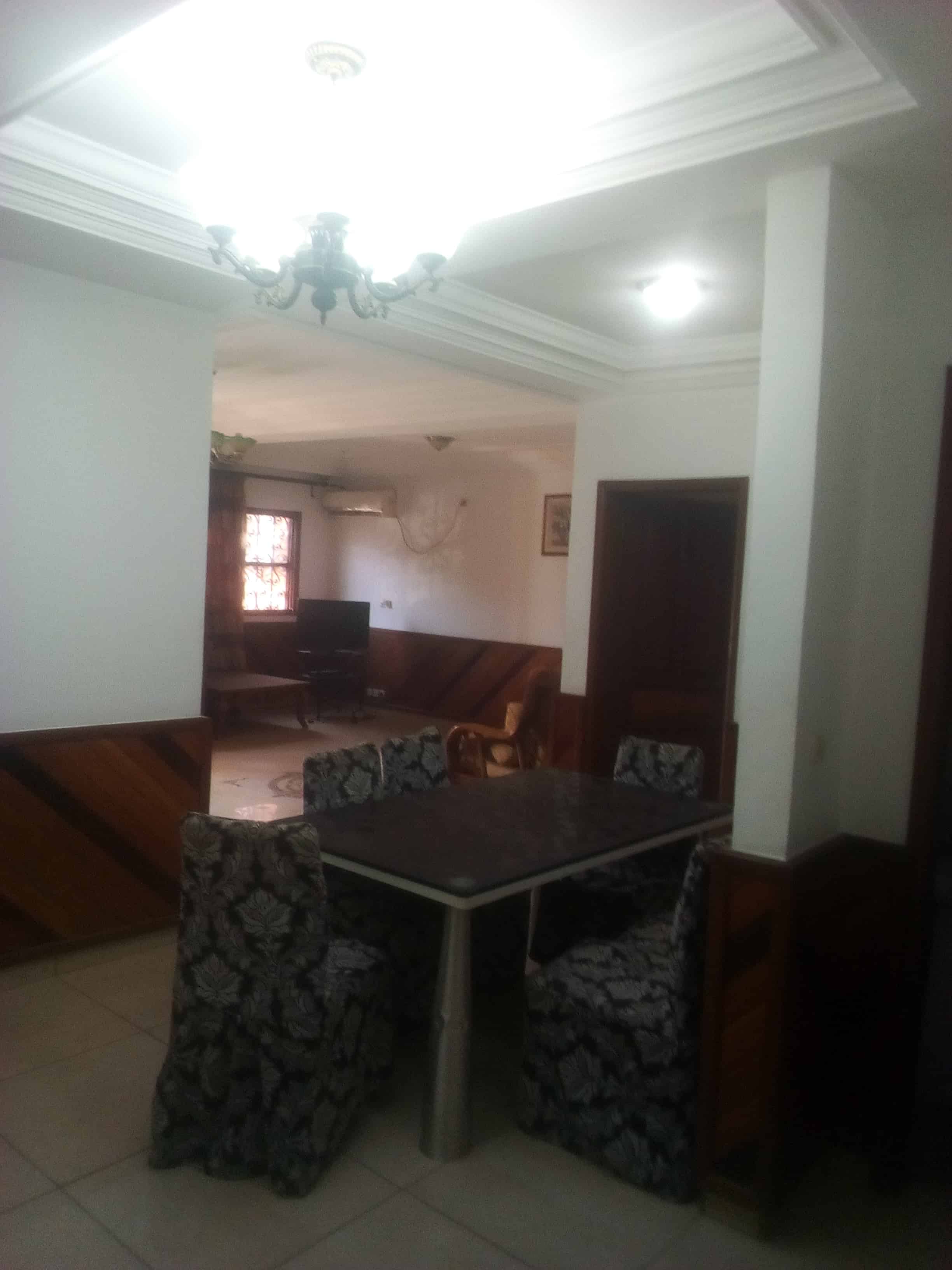 Apartment to rent - Yaoundé, Mfandena, Vers prodel (appart non meublé) - 1 living room(s), 3 bedroom(s), 3 bathroom(s) - 400 000 FCFA / month